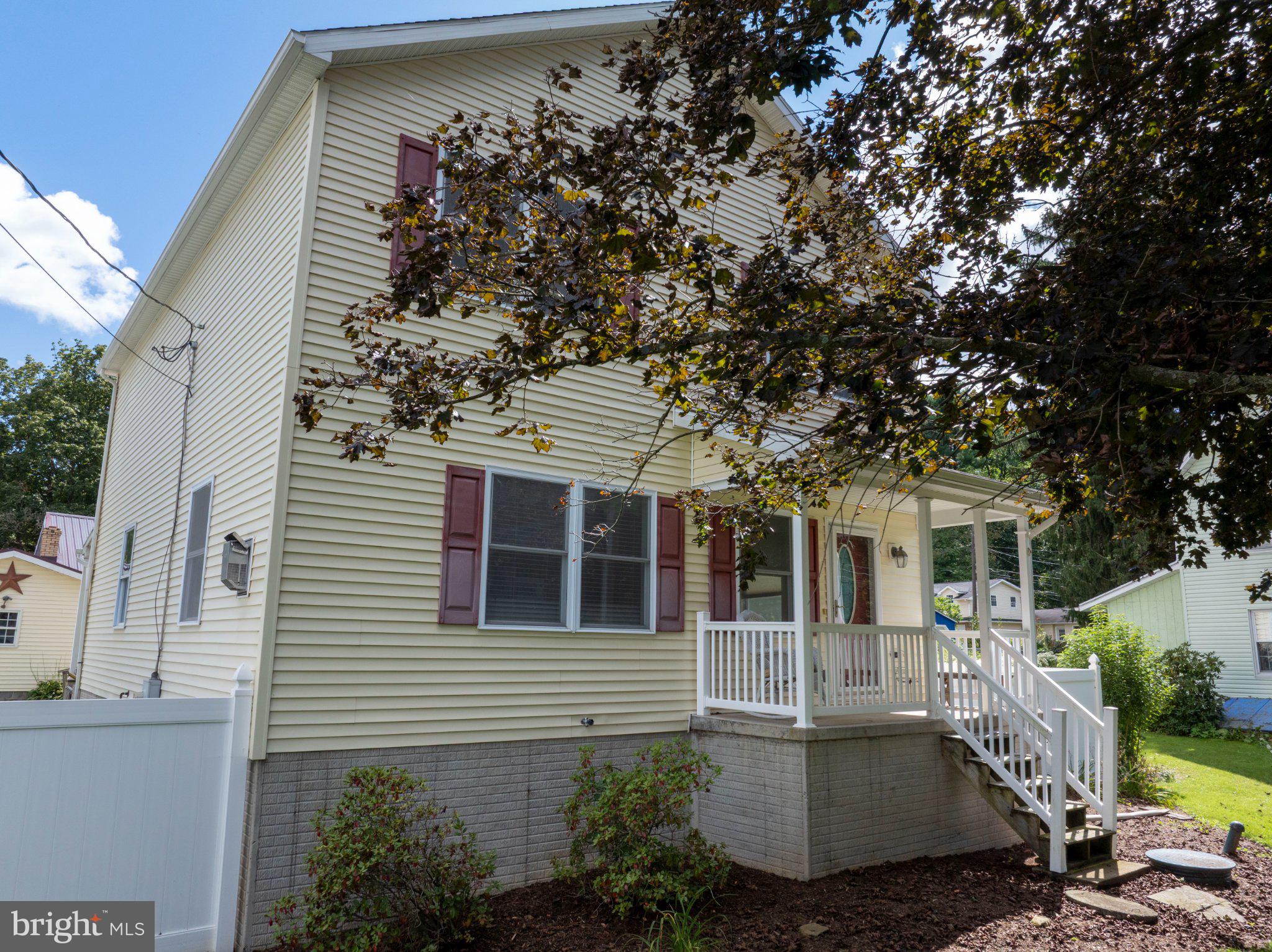 1080 W COLLEGE AVE