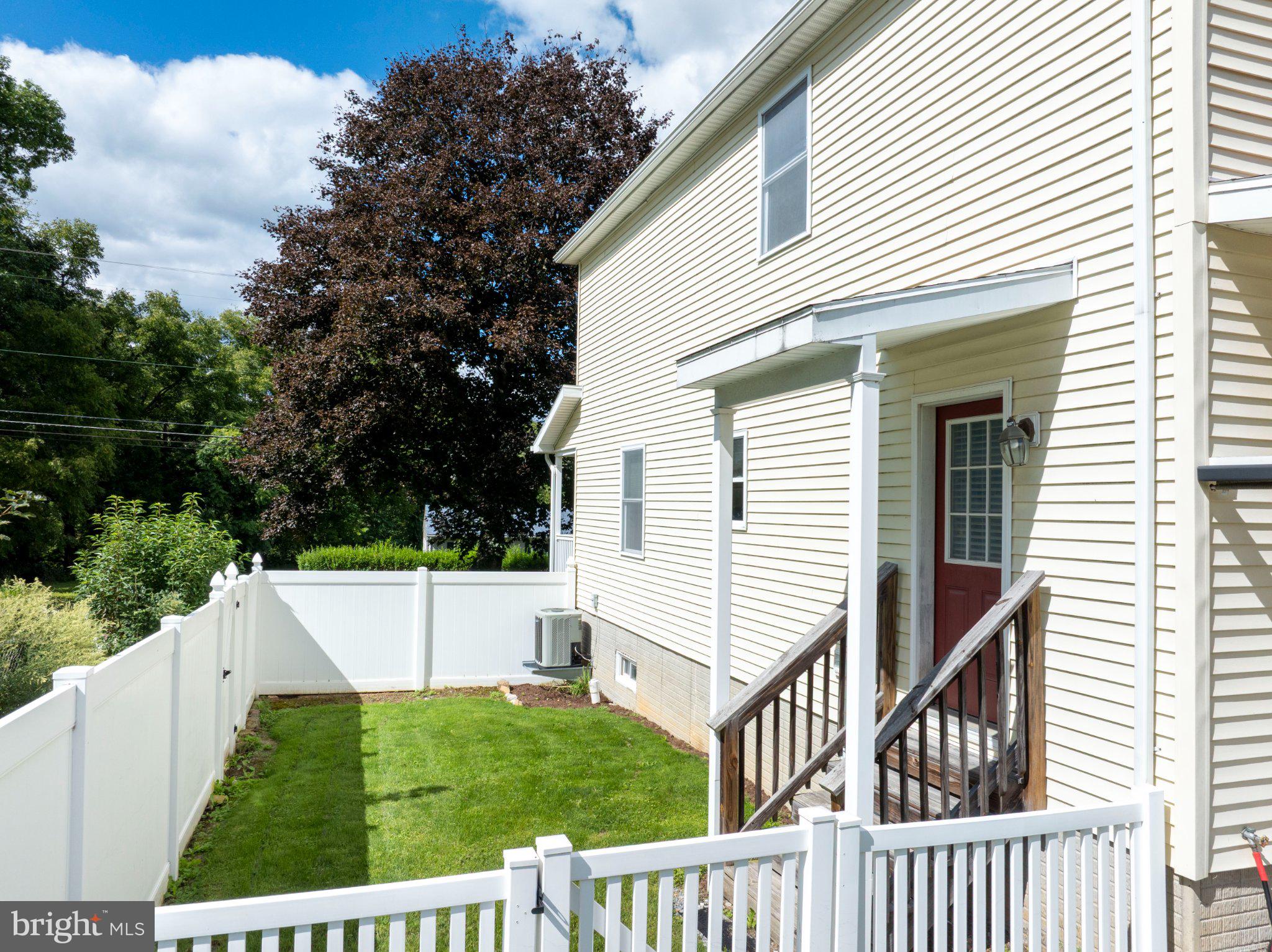 1080 W COLLEGE AVE
