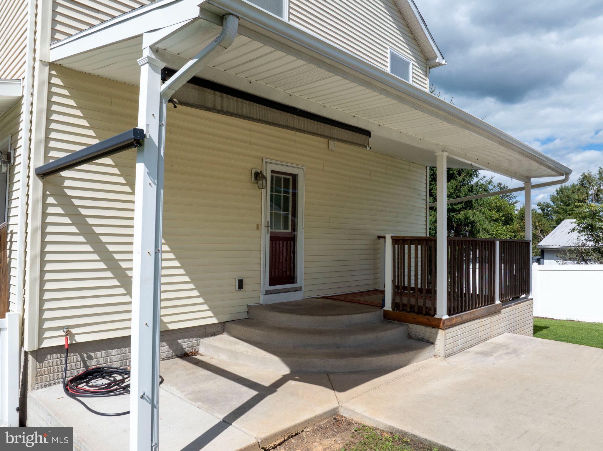 1080 W COLLEGE AVE