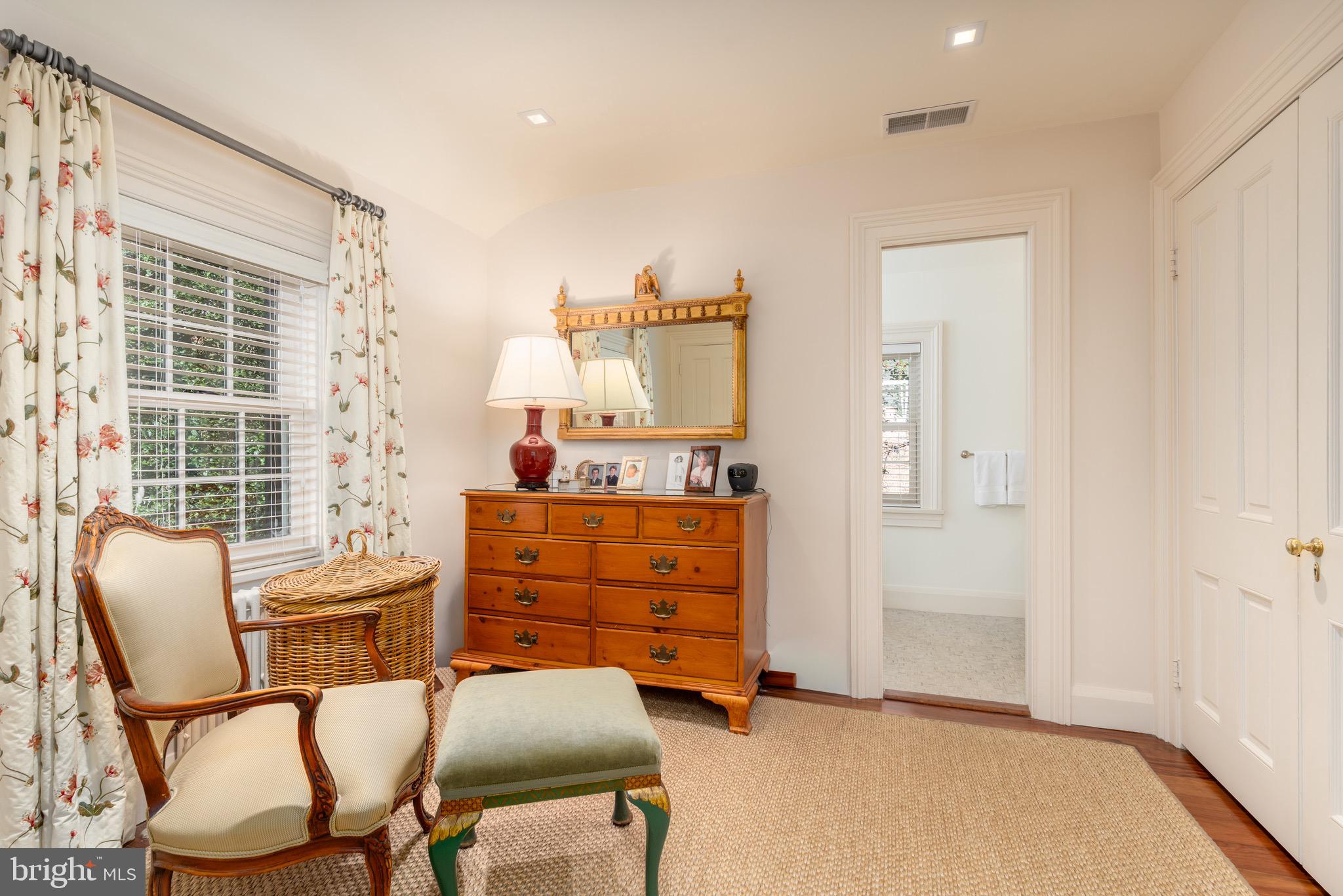 CHELSEA - Residential