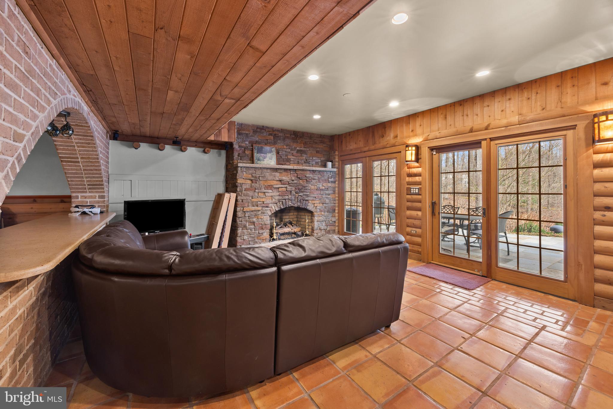 CROWNSVILLE - Residential