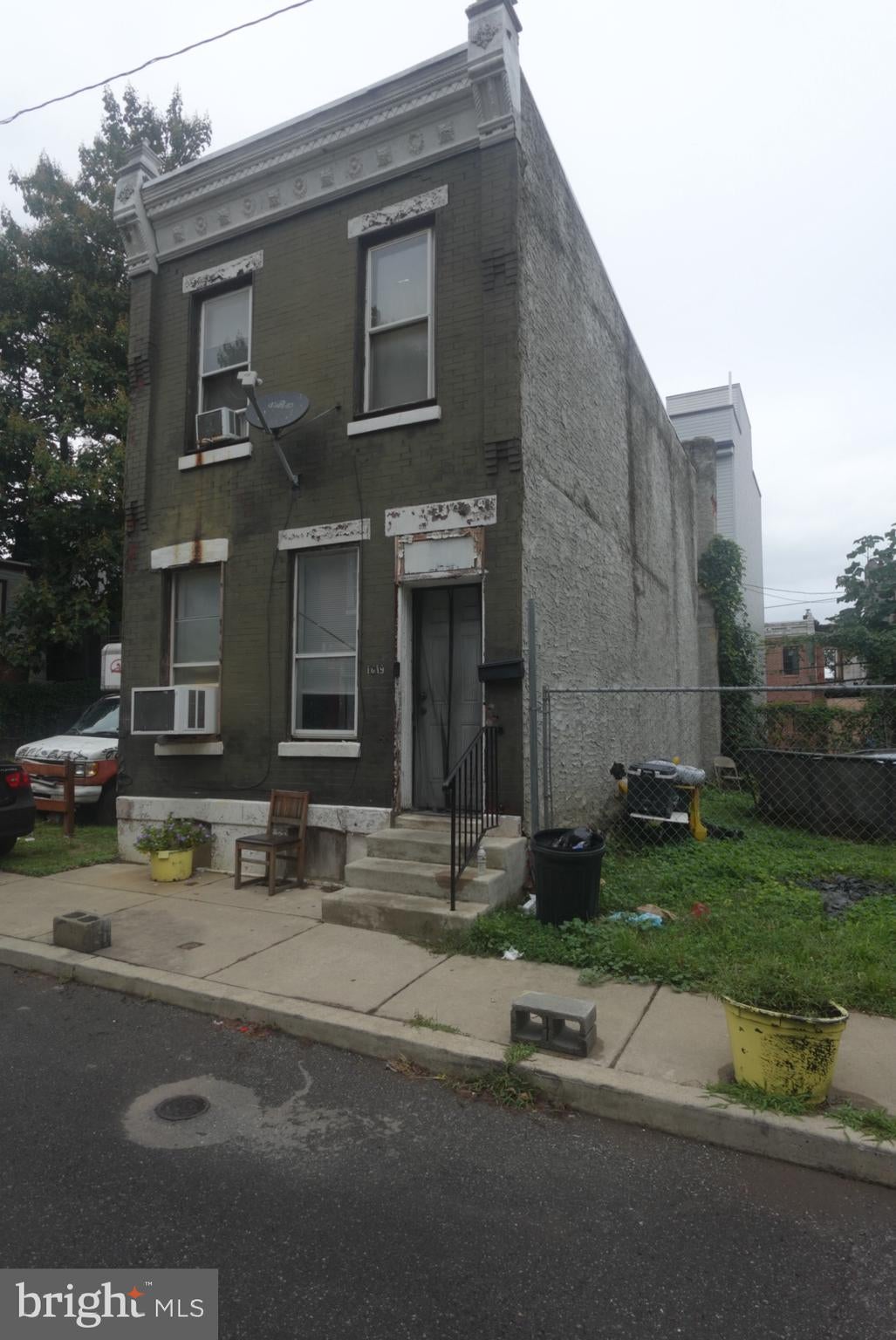 1019 W MONMOUTH STREET