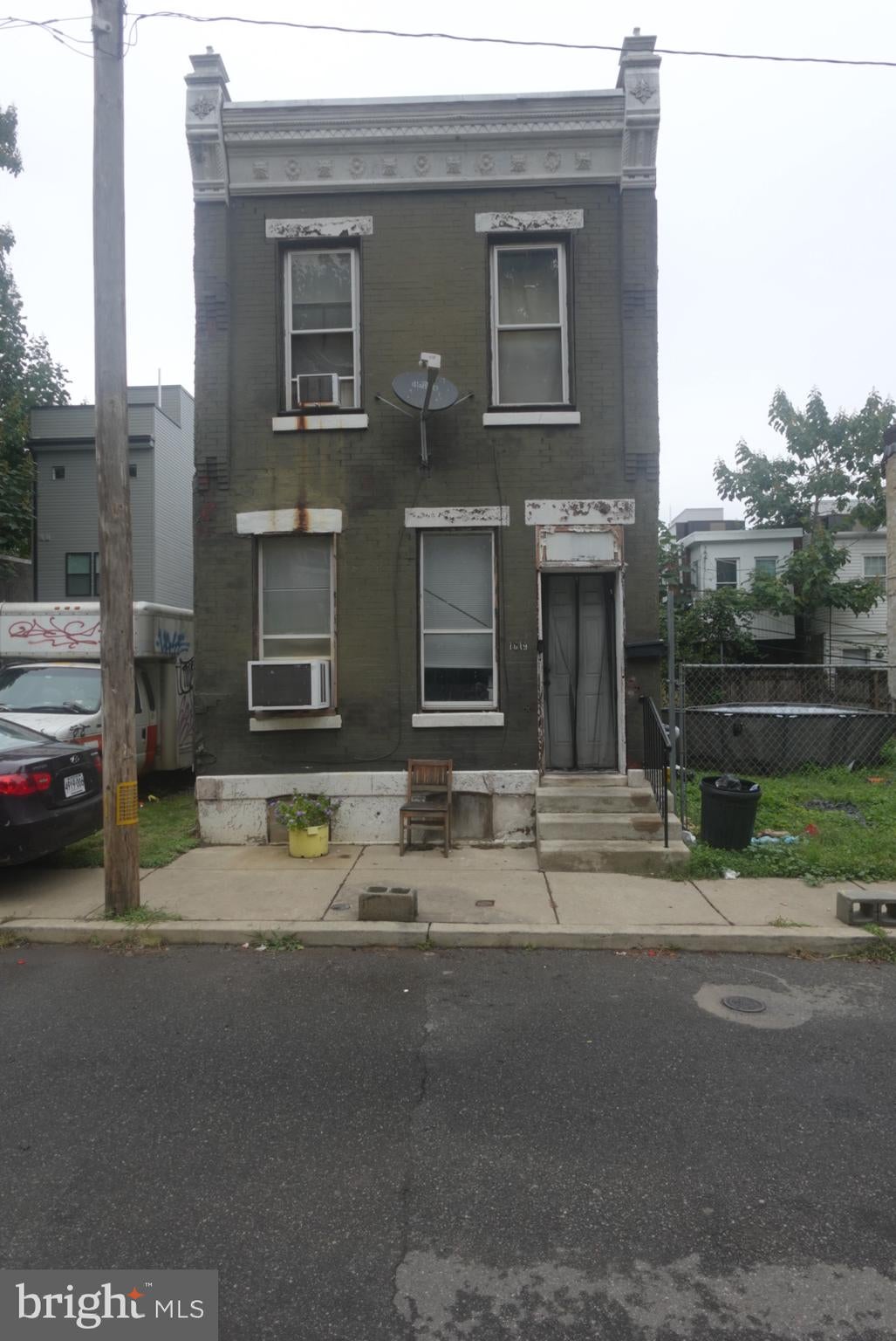 1019 W MONMOUTH STREET