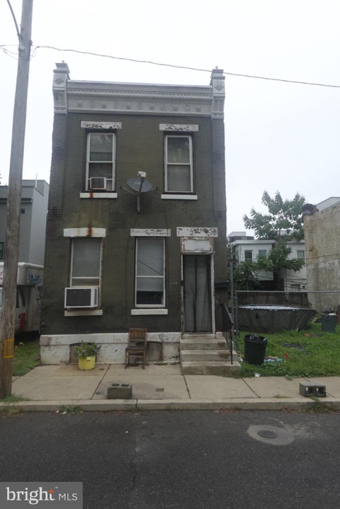 Townhouse For Sale - 1019 W Monmouth Street<br/> PHILADELPHIA, PA 19133