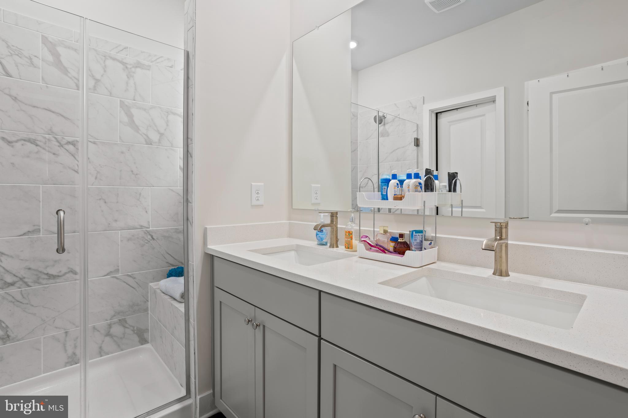 5332 KINGS CANYON CT