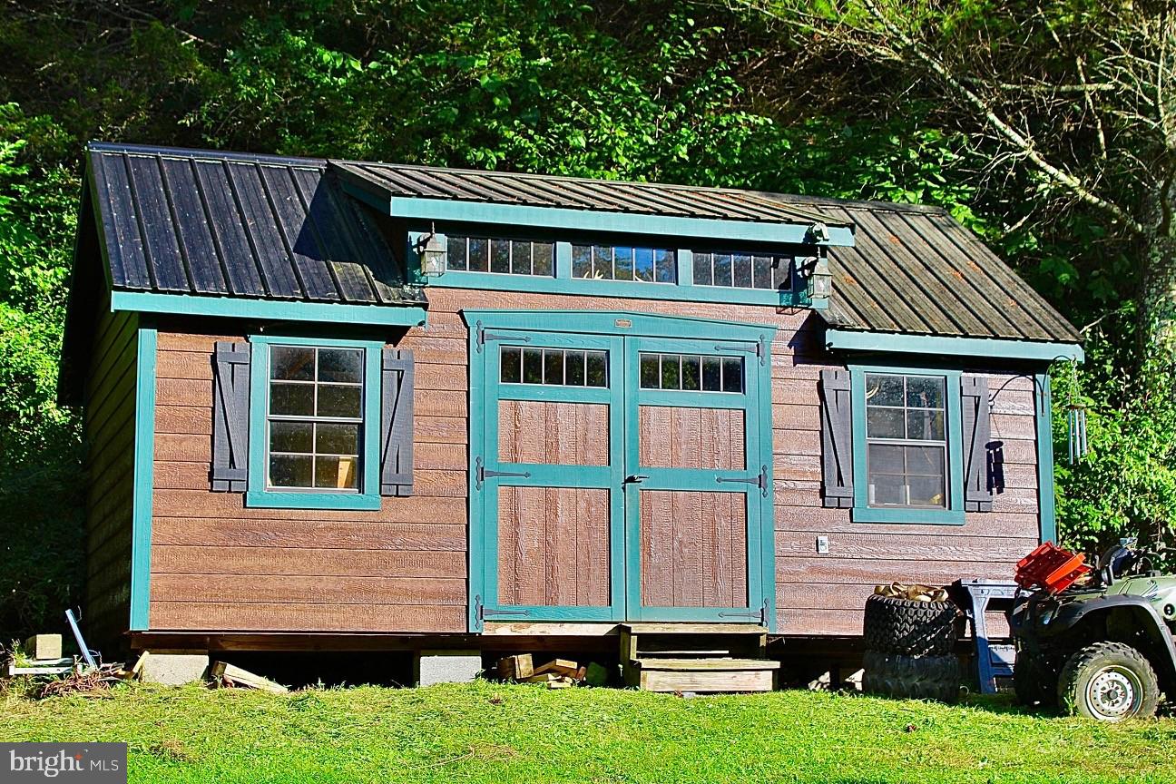 BLACKTHORN MOUNTAIN ESTATES - Residential