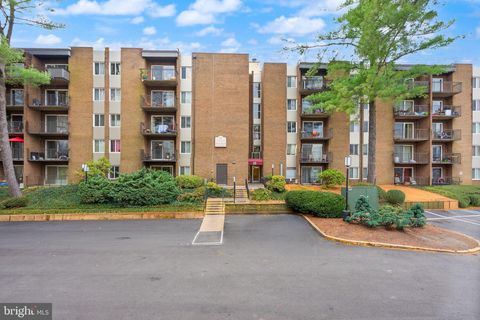 Photo of 60 S Van Dorn Street #306, ALEXANDRIA, VA 22304 (MLS # VAAX2054960)