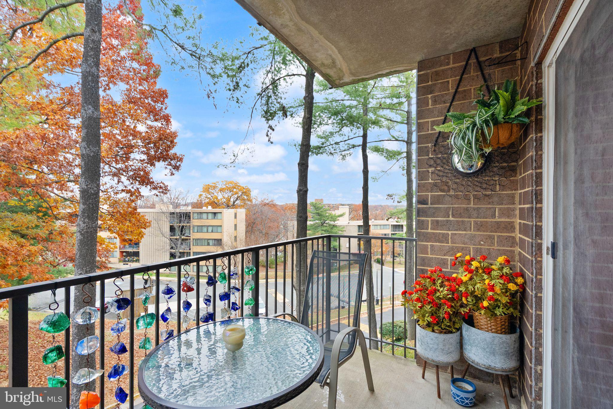 EOS TWENTY-ONE - Residential