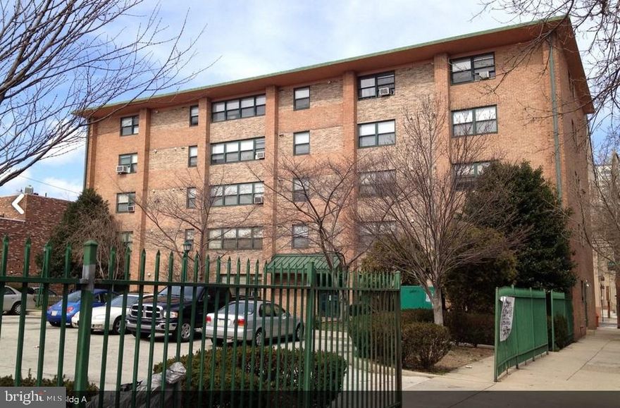 Affordable, Modern Apartment in the Graduate Area, South Philly!

Discover this recently updated income-based apartment in the heart of Graduate Area, South Philadelphia. This cozy unit offers comfortable city living at an affordable rate, featuring modern finishes, updated flooring, and a sleek kitchen. It is conveniently located near public transportation, shops, and dining, with easy access to Center City. Income restrictions apply—contact us today to check eligibility and schedule a tour!