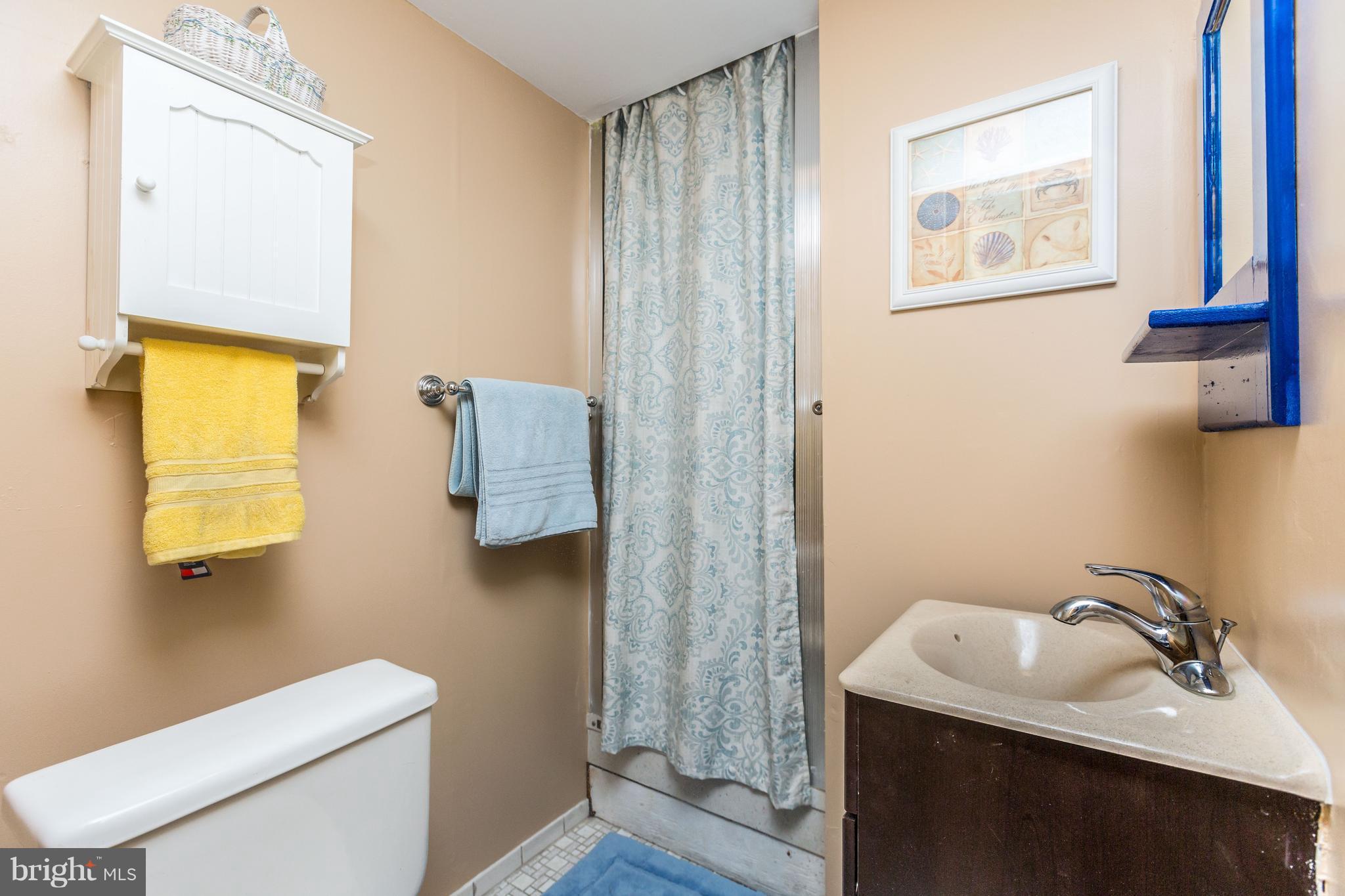 SEVEN COURTS - Residential