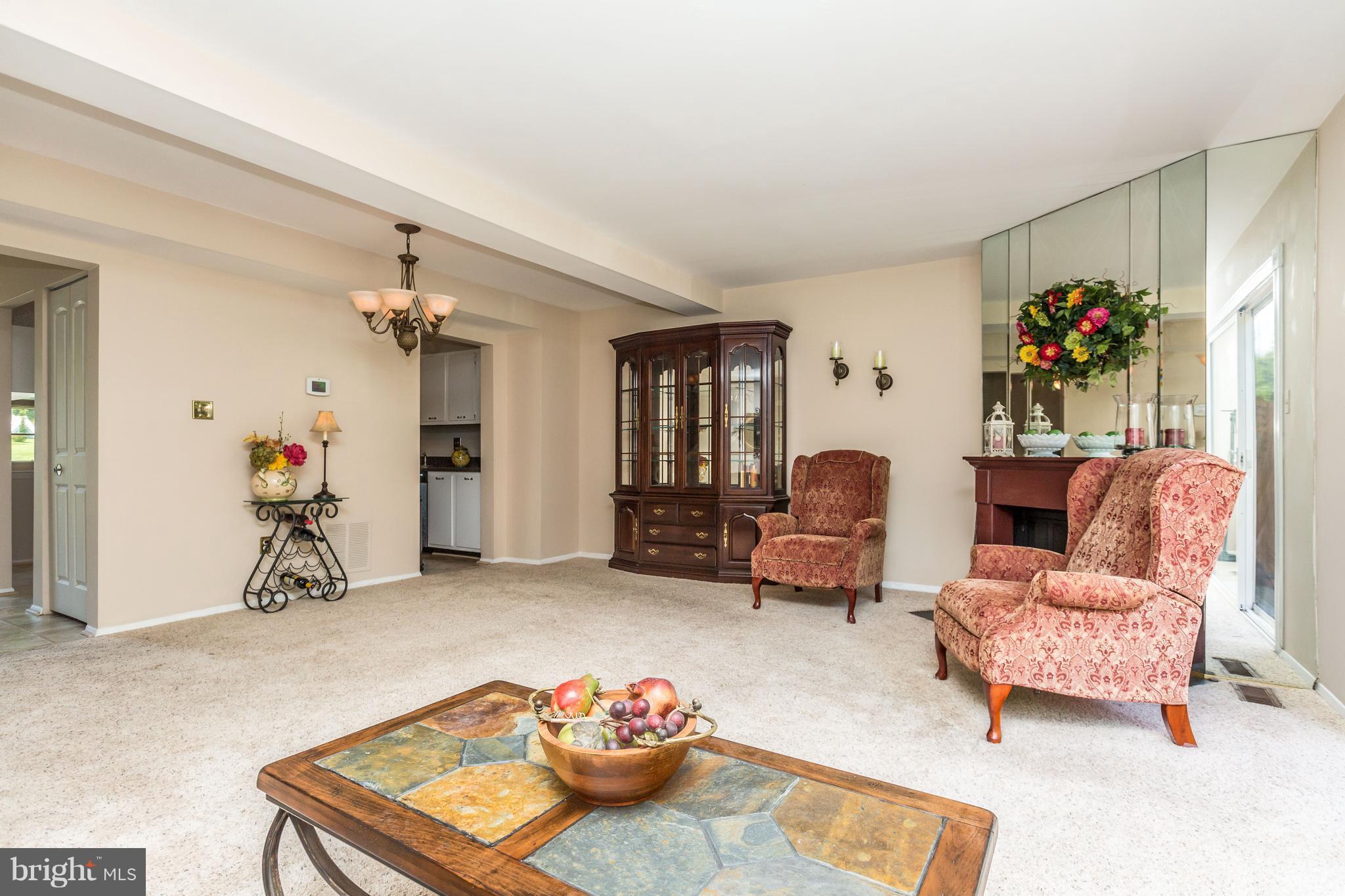 SEVEN COURTS - Residential