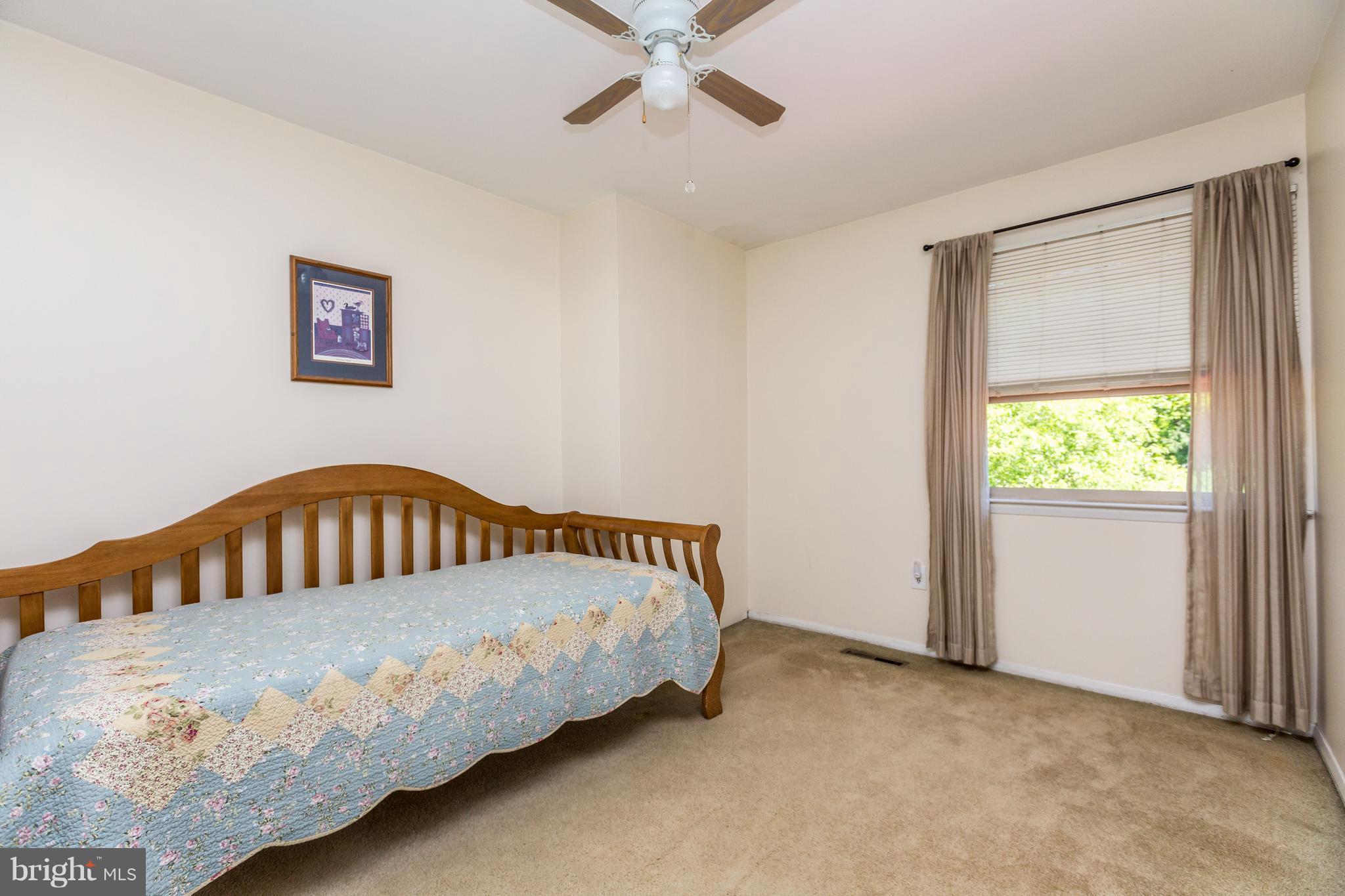 SEVEN COURTS - Residential