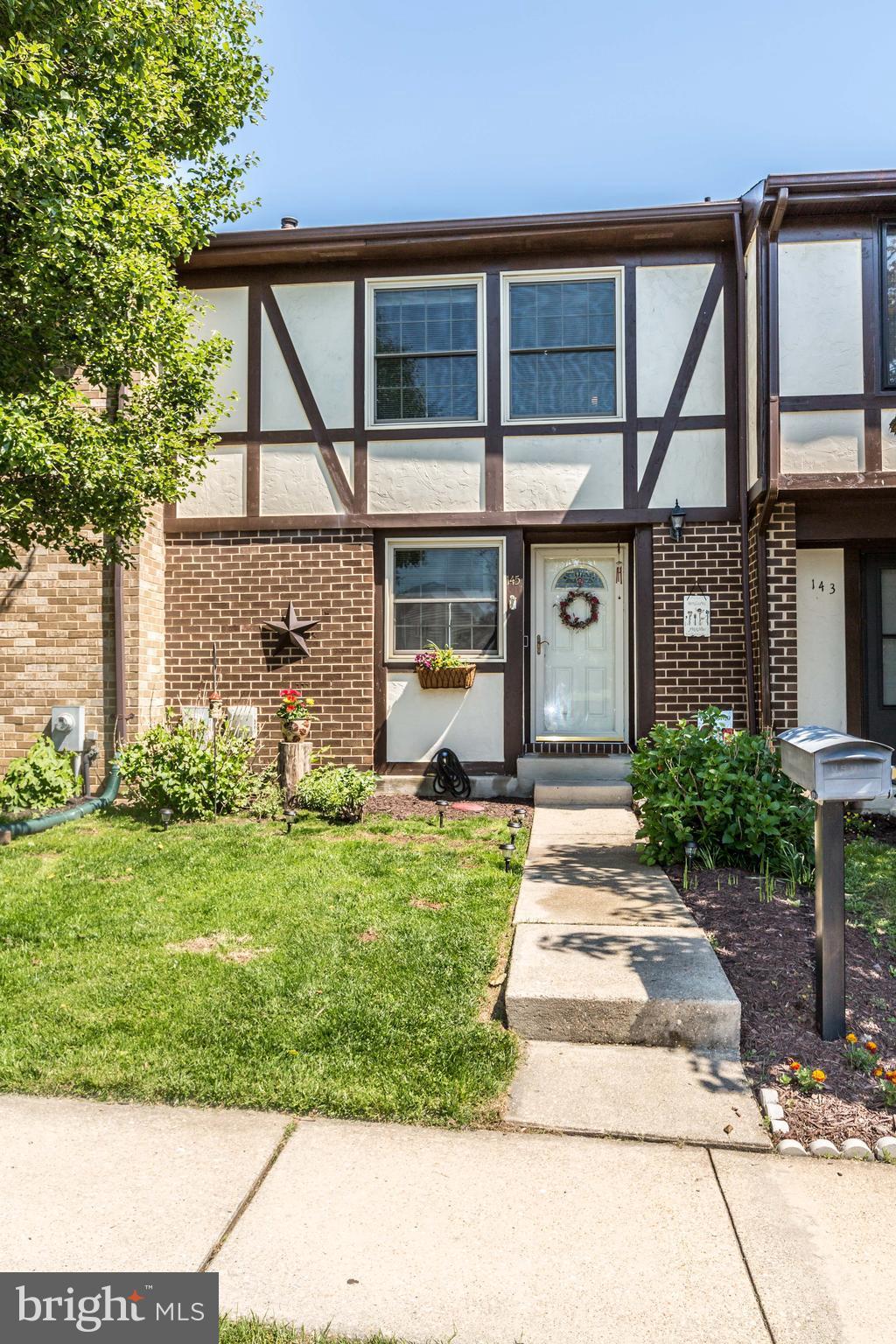 SEVEN COURTS - Residential