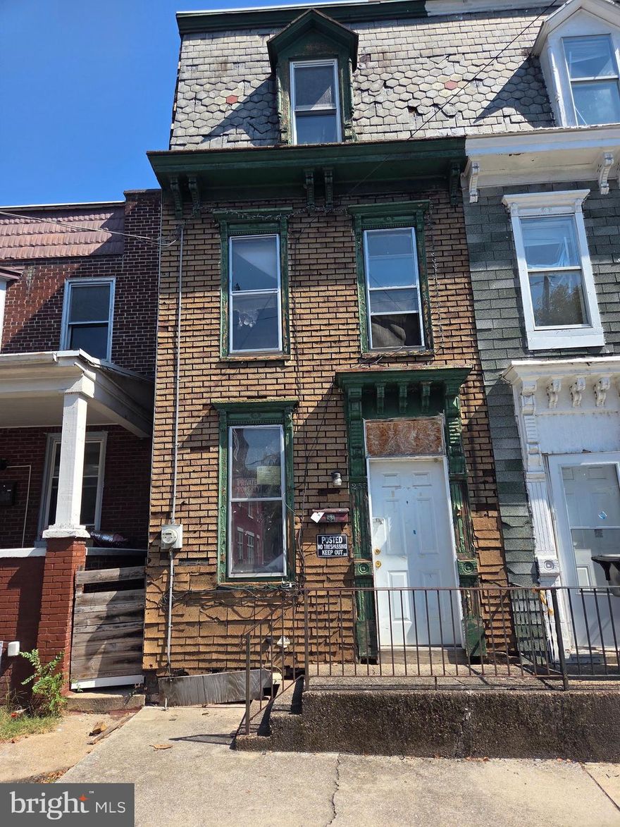 Opportunity knocks with this 5-bedroom, 1-bath home in the heart of Harrisburg. This property is in need of TLC but offers a fantastic chance to renovate and build equity. Perfect for investors or buyers looking to customize a home to their taste. Conveniently located near downtown, schools, public transportation, and major highways. Priced to sell - schedule your showing today!