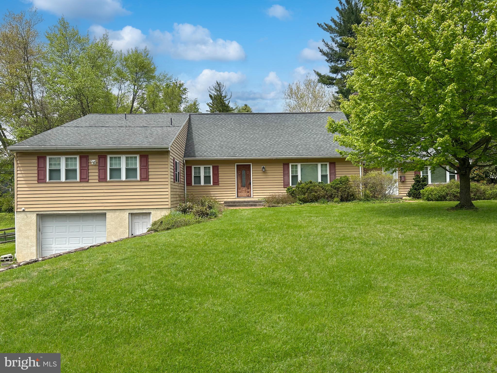 205 OAK LANE
