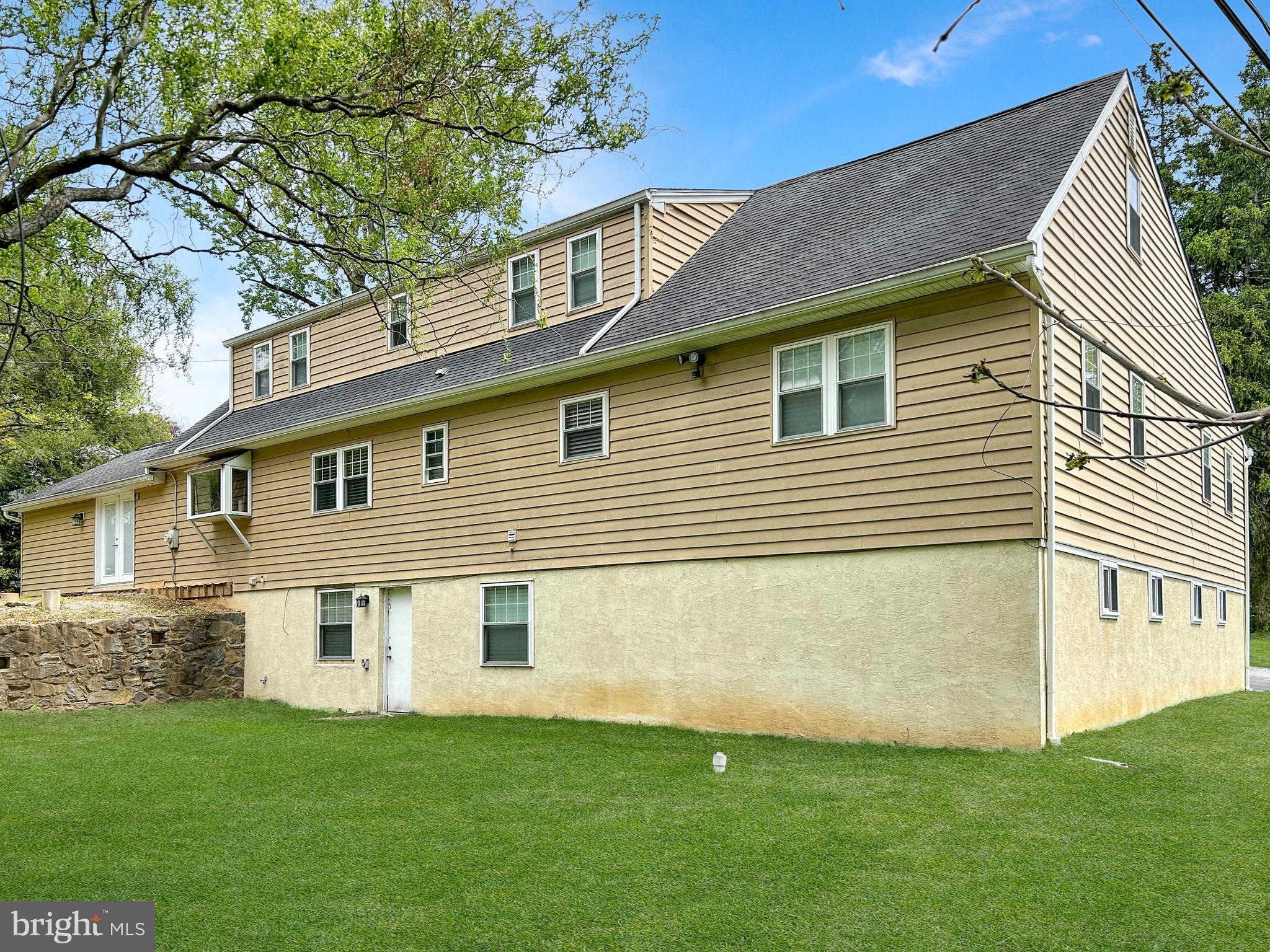 205 OAK LANE