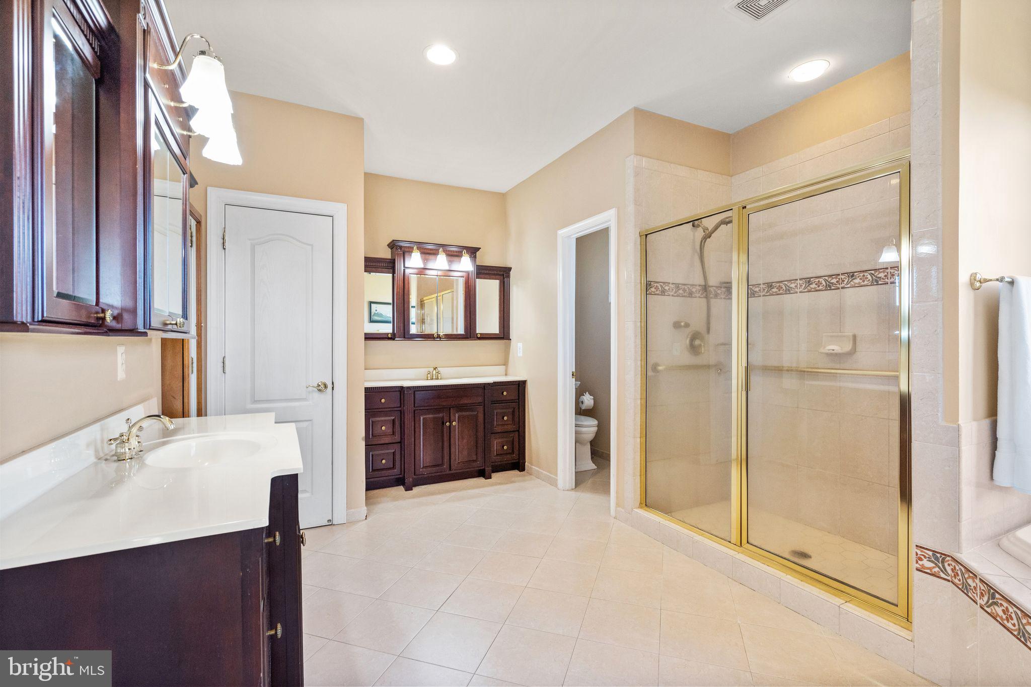 GREENWICH - Residential