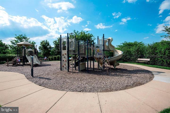 LANSDOWNE ON THE POTOMAC - Residential Lease