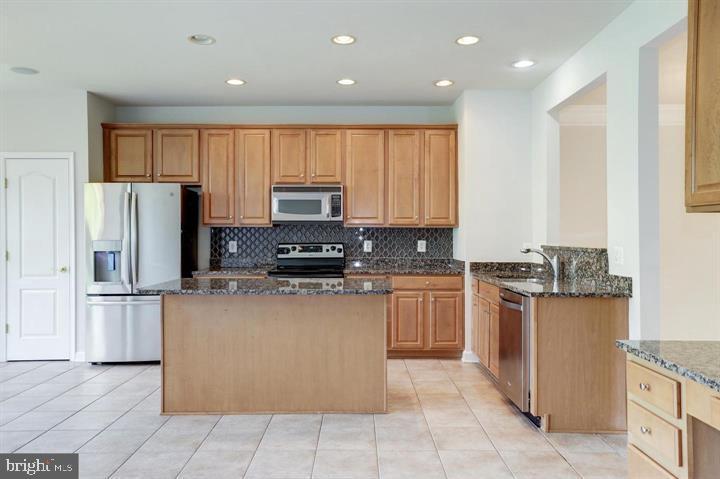 LANSDOWNE ON THE POTOMAC - Residential Lease