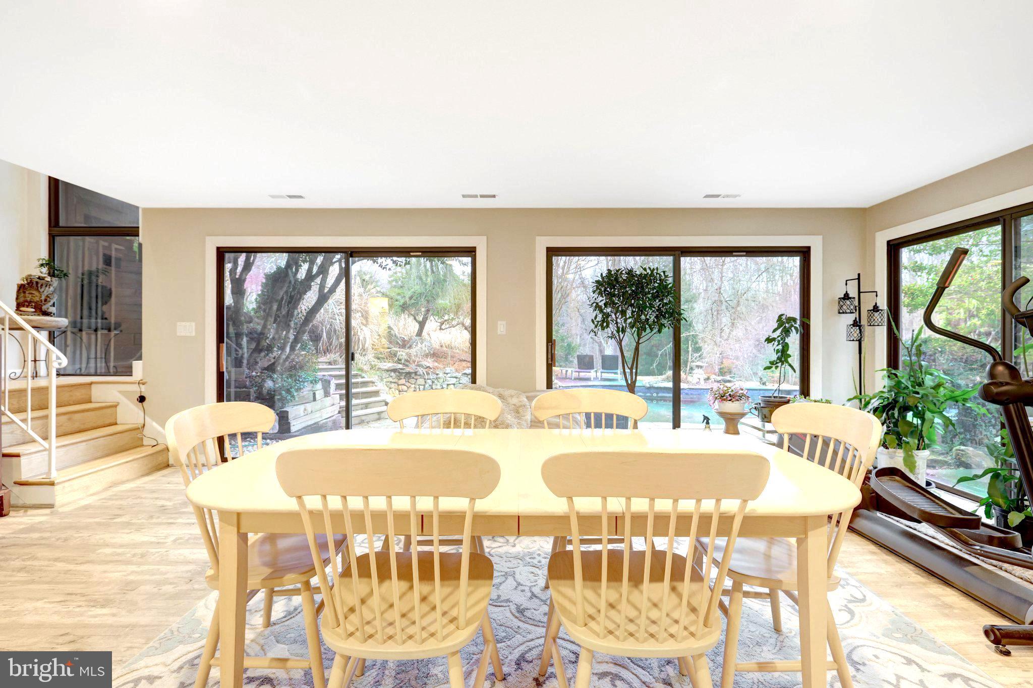 ROLLING MEADOWS - Residential Lease