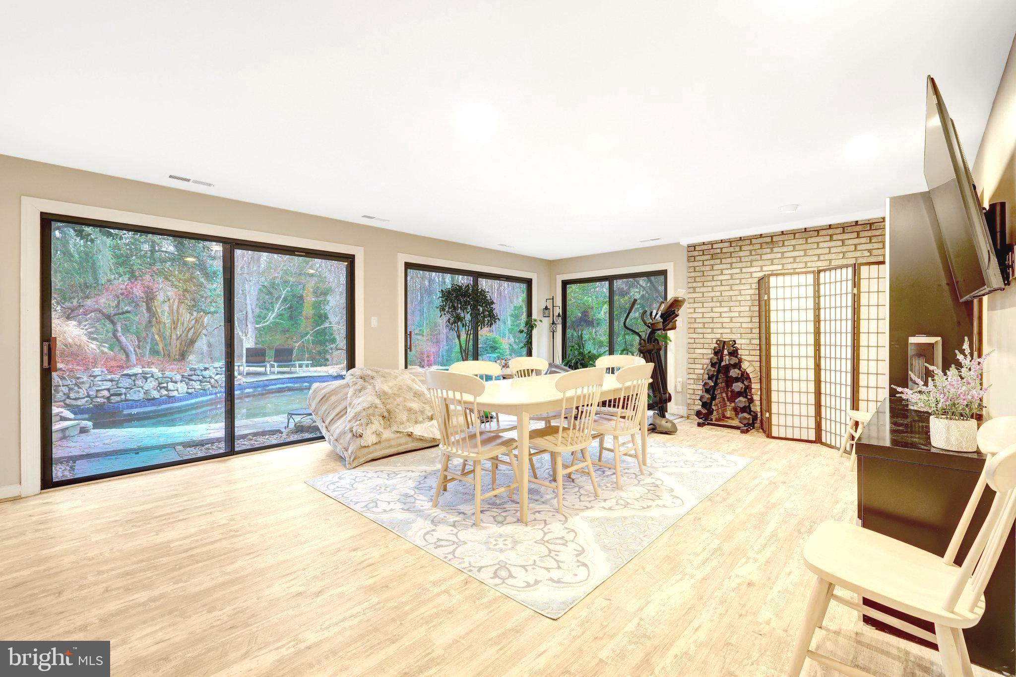 ROLLING MEADOWS - Residential Lease