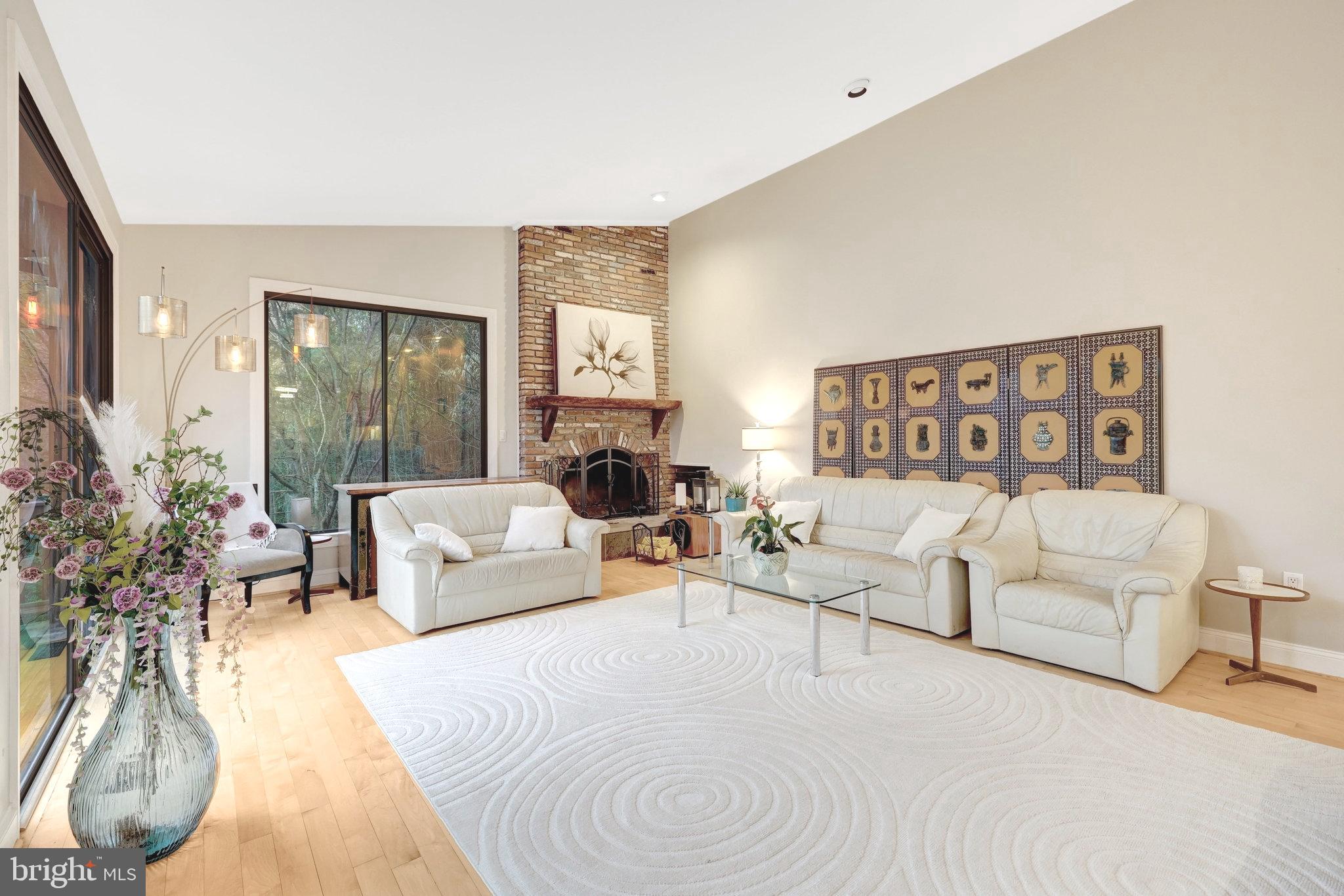 ROLLING MEADOWS - Residential Lease