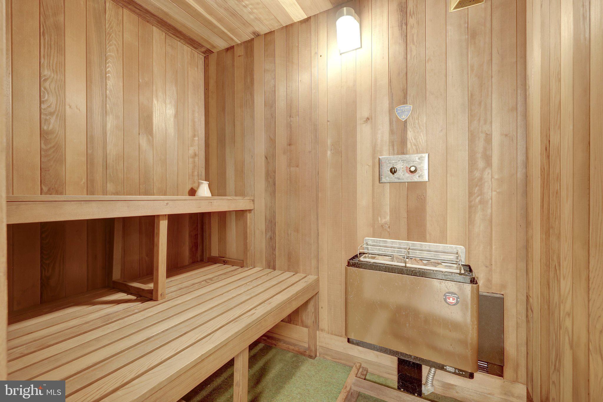 ROLLING MEADOWS - Residential Lease