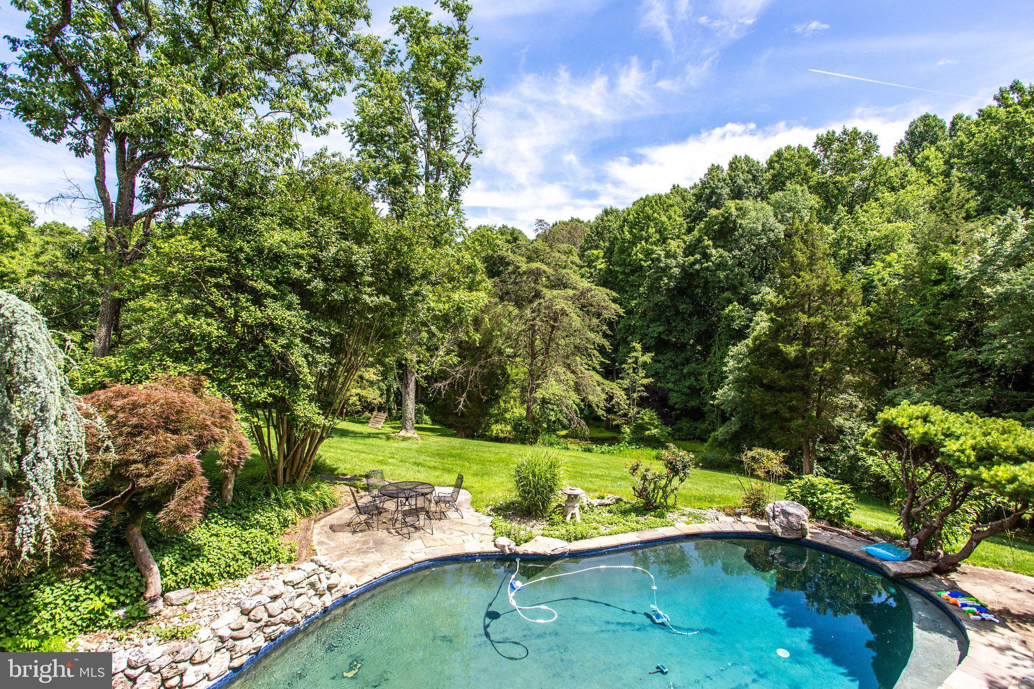 ROLLING MEADOWS - Residential Lease