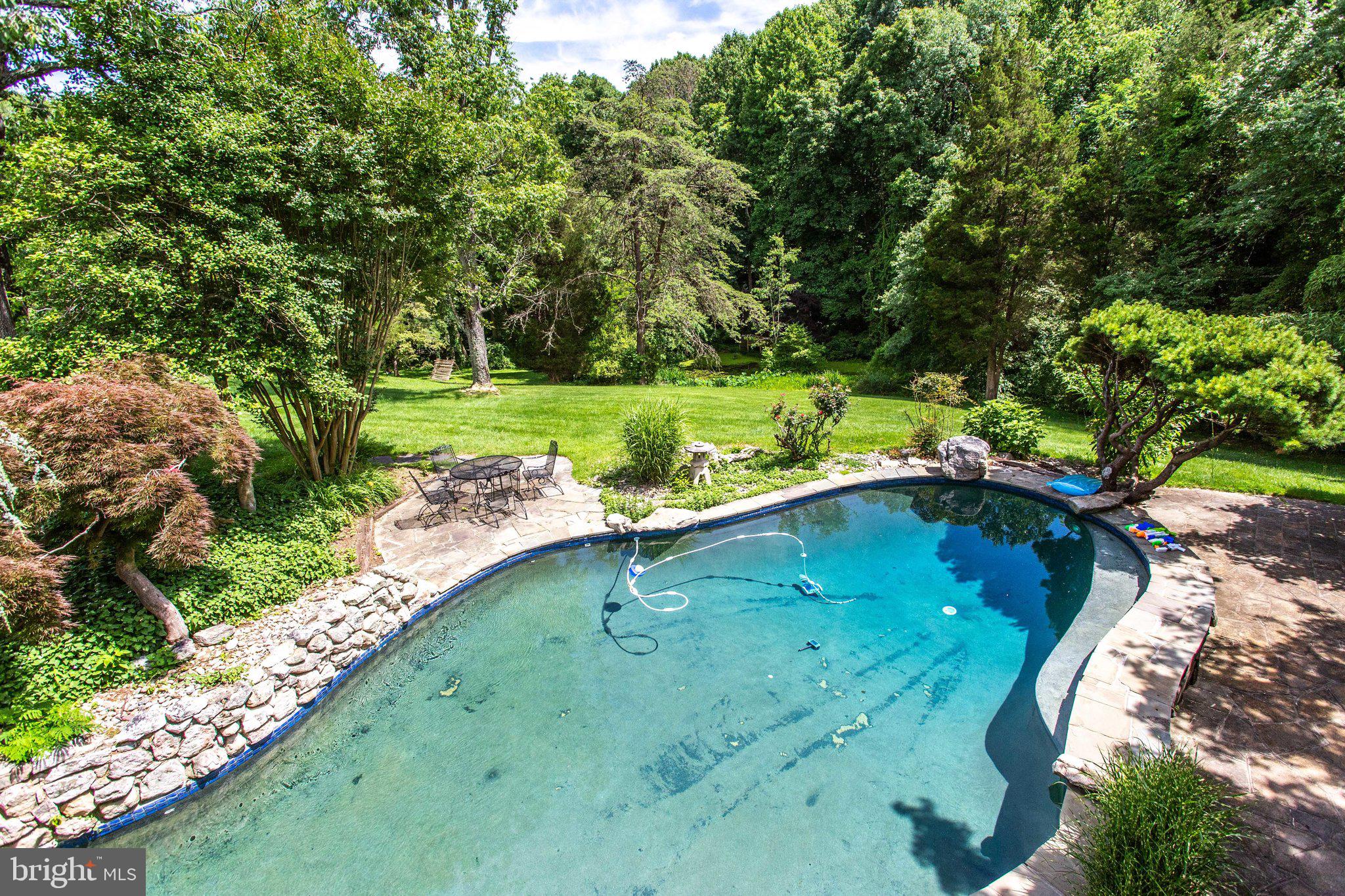 ROLLING MEADOWS - Residential Lease