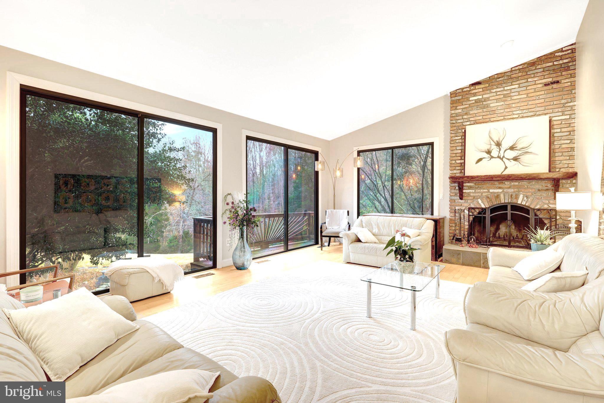 ROLLING MEADOWS - Residential Lease