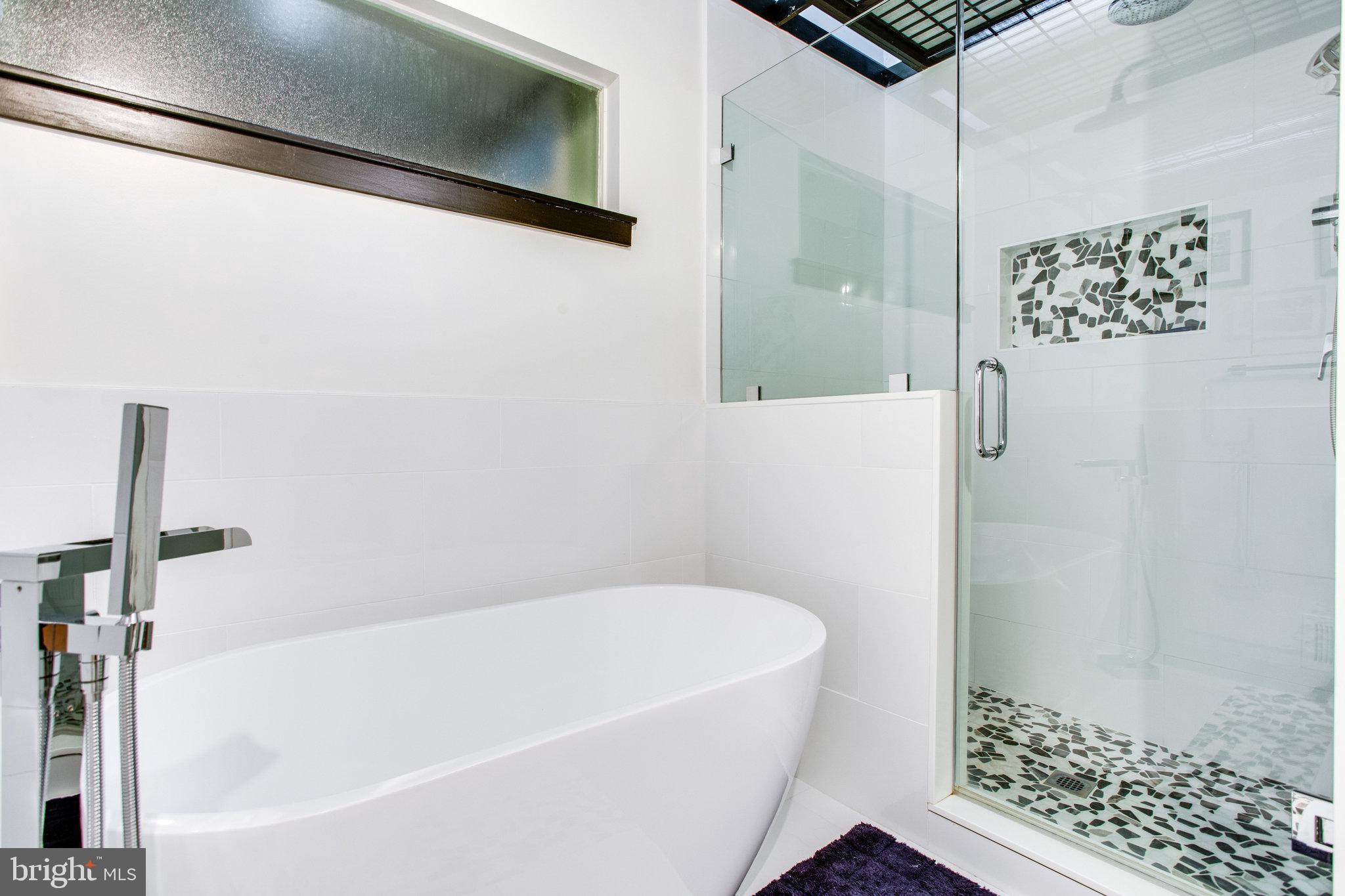 ROLLING MEADOWS - Residential Lease