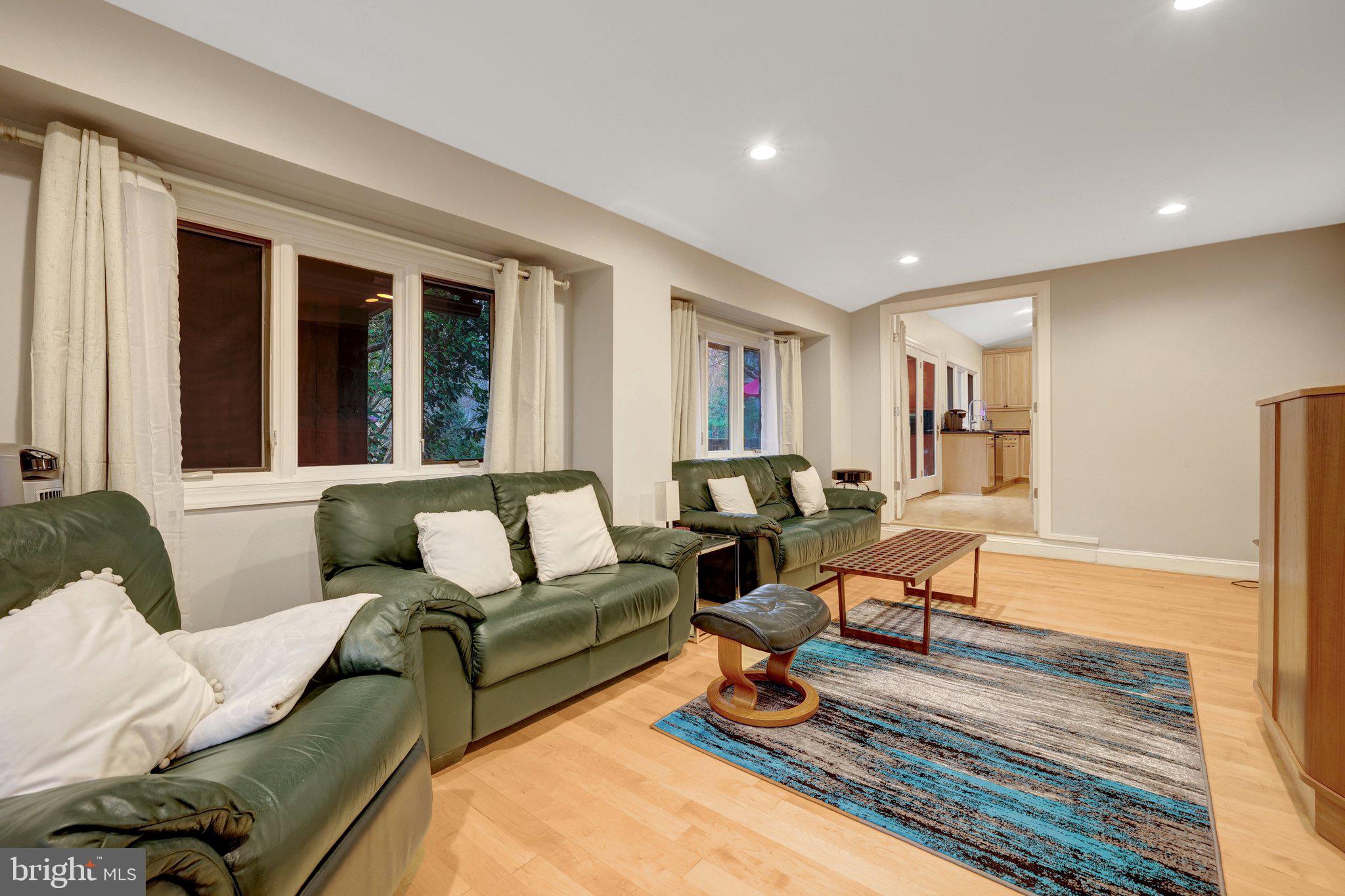 ROLLING MEADOWS - Residential Lease