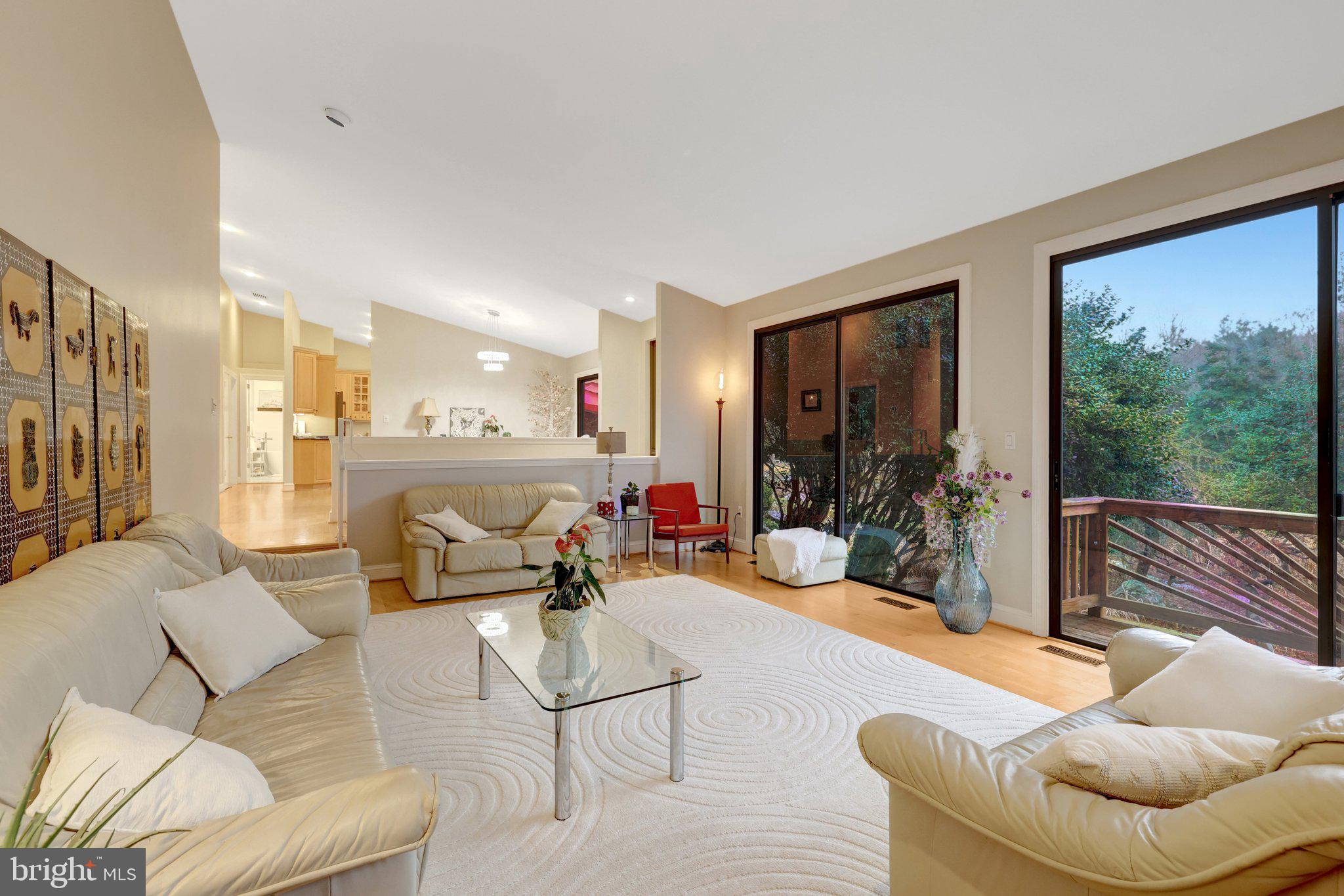 ROLLING MEADOWS - Residential Lease