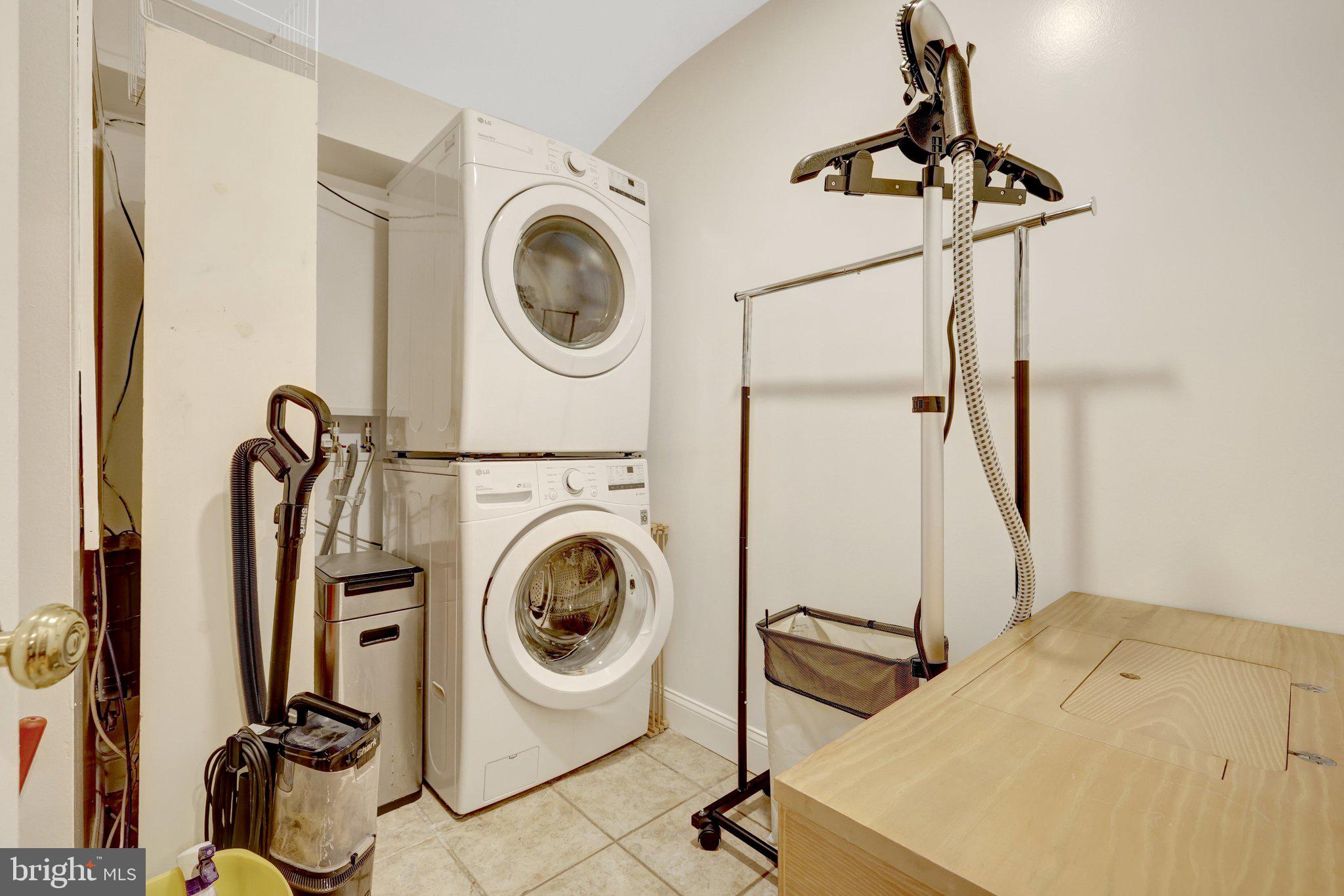 ROLLING MEADOWS - Residential Lease