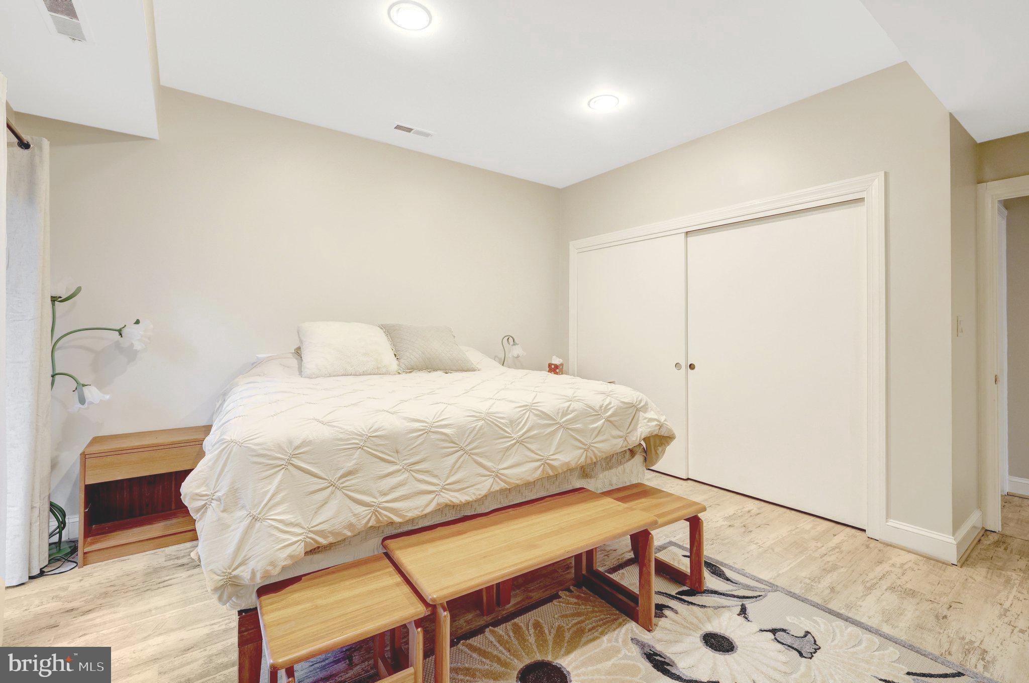 ROLLING MEADOWS - Residential Lease