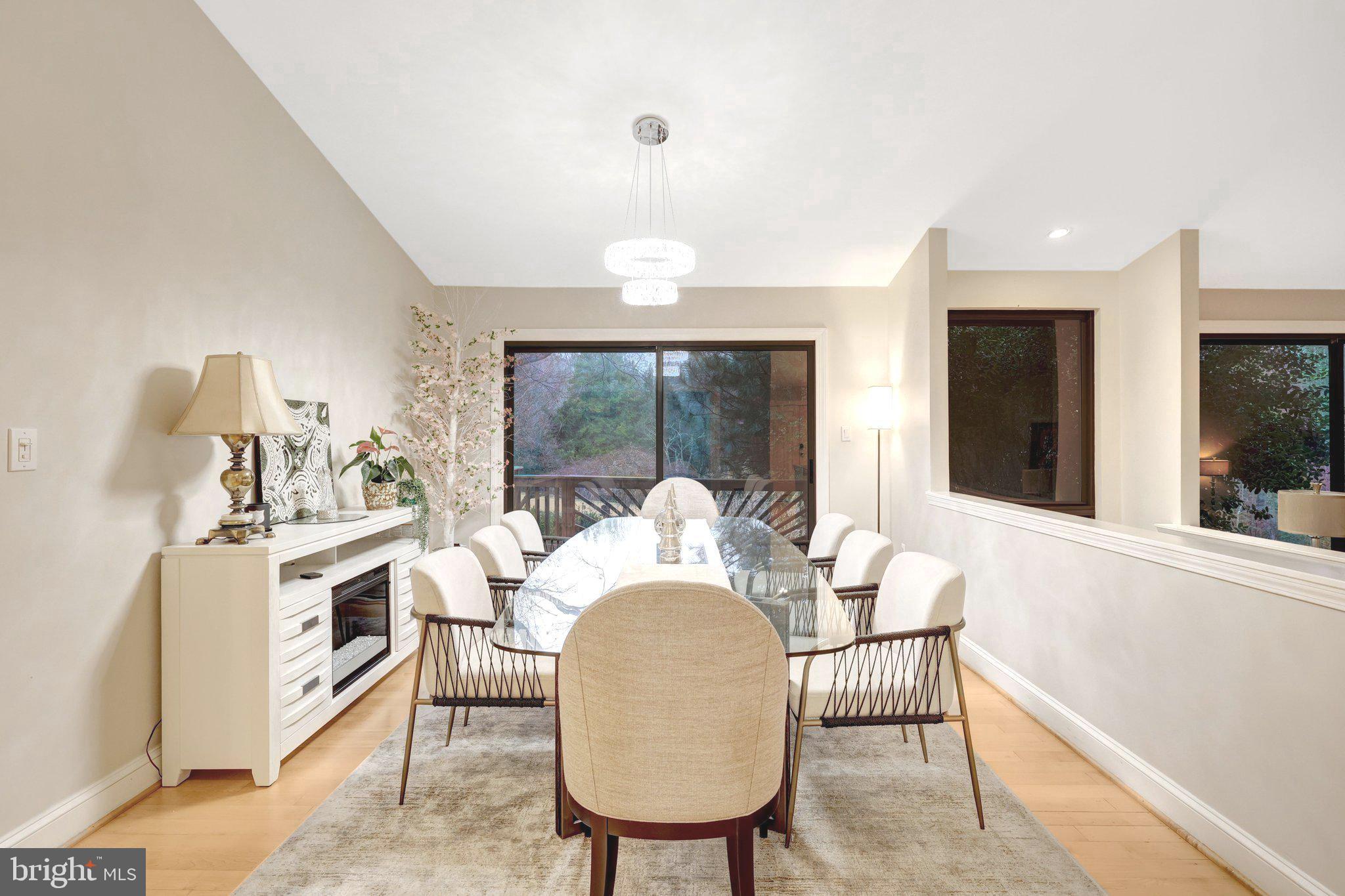 ROLLING MEADOWS - Residential Lease