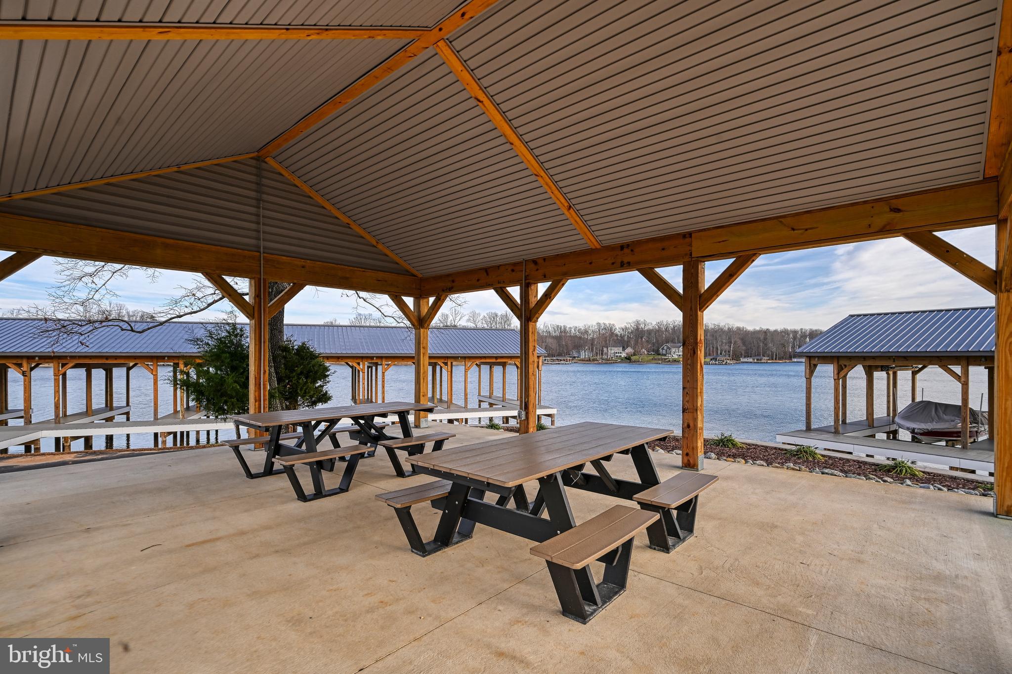 ROCK ISLAND LANDING - Residential