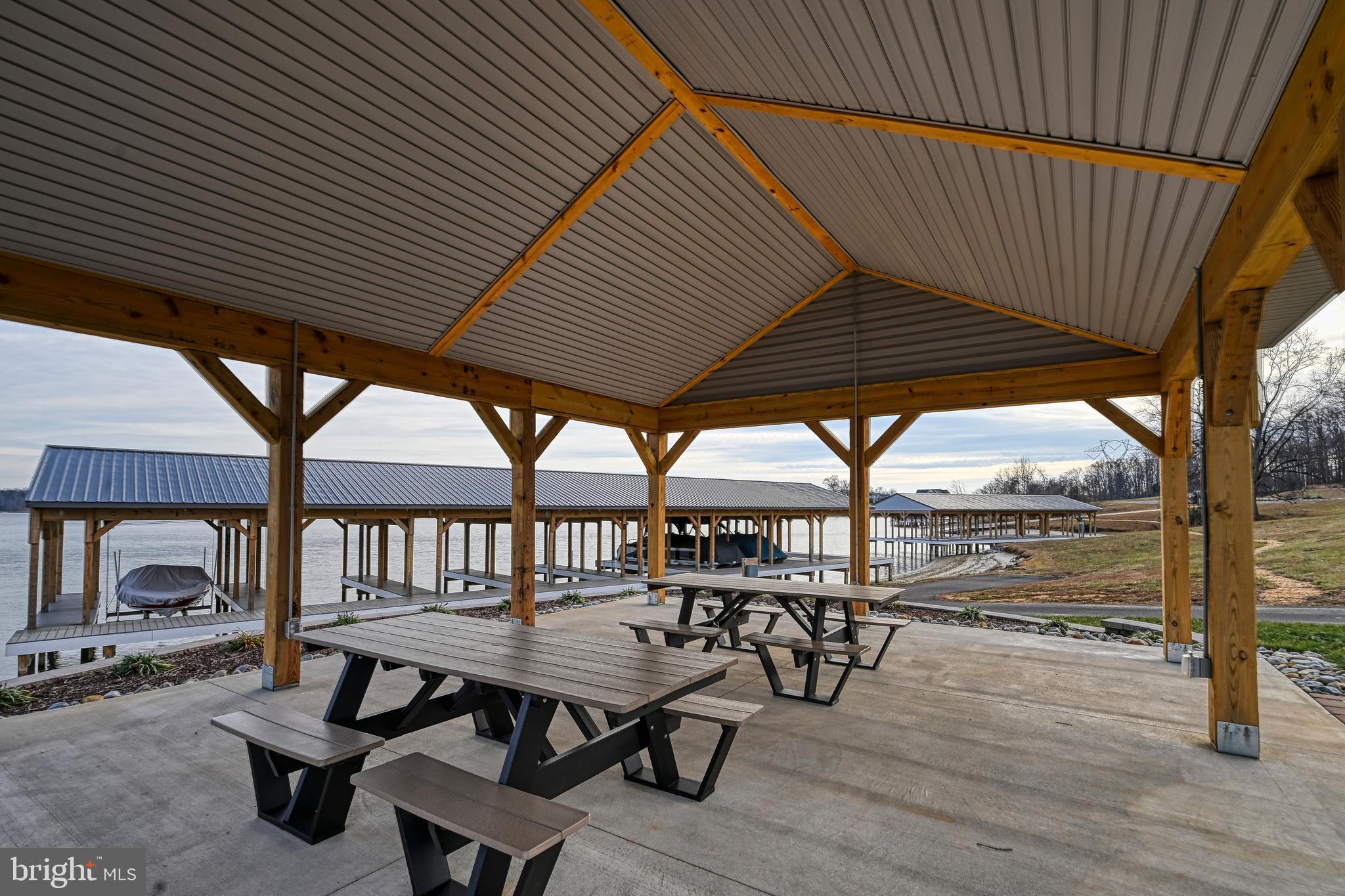 ROCK ISLAND LANDING - Residential