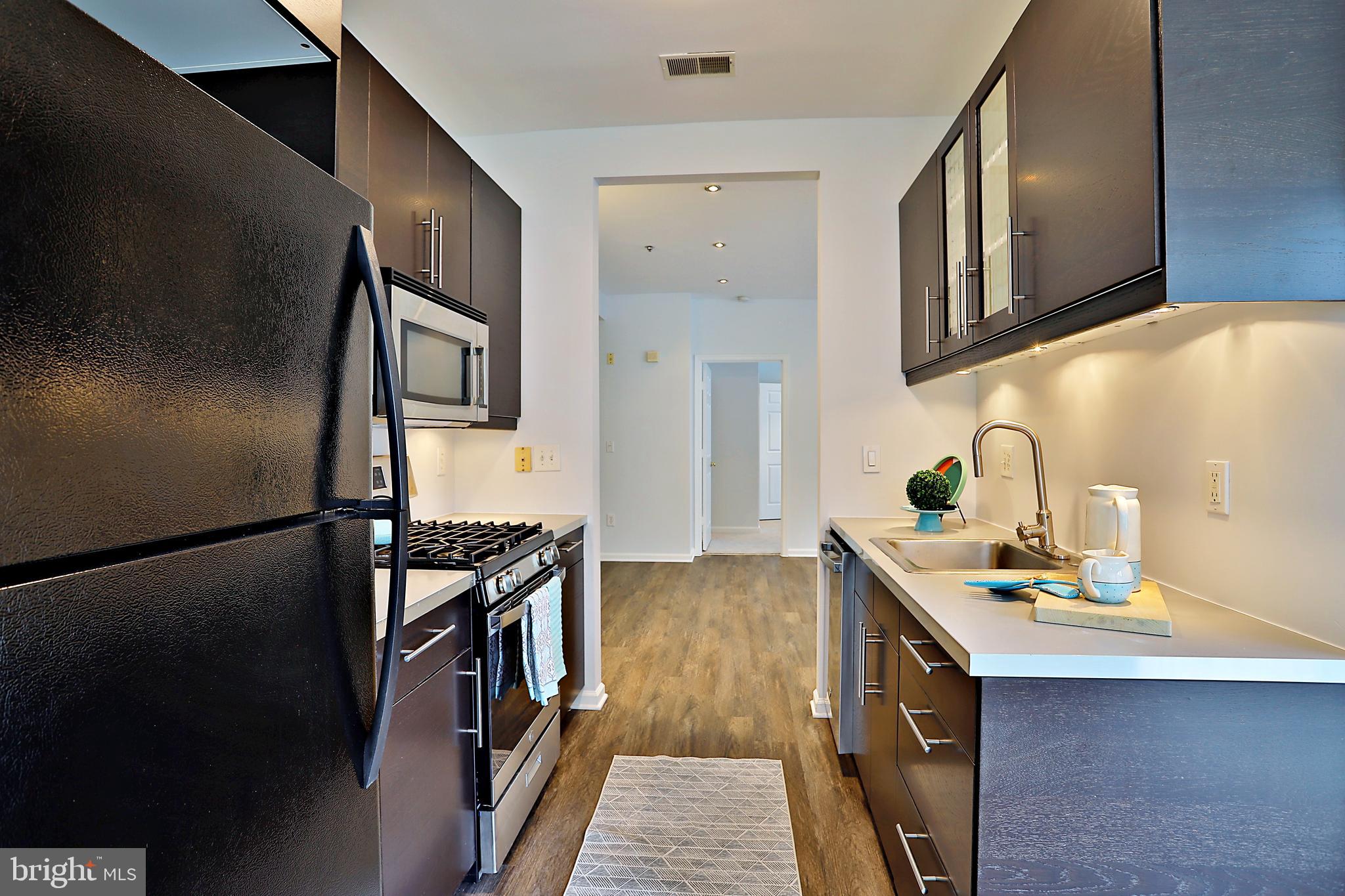 FOUNDERS WALK - Residential