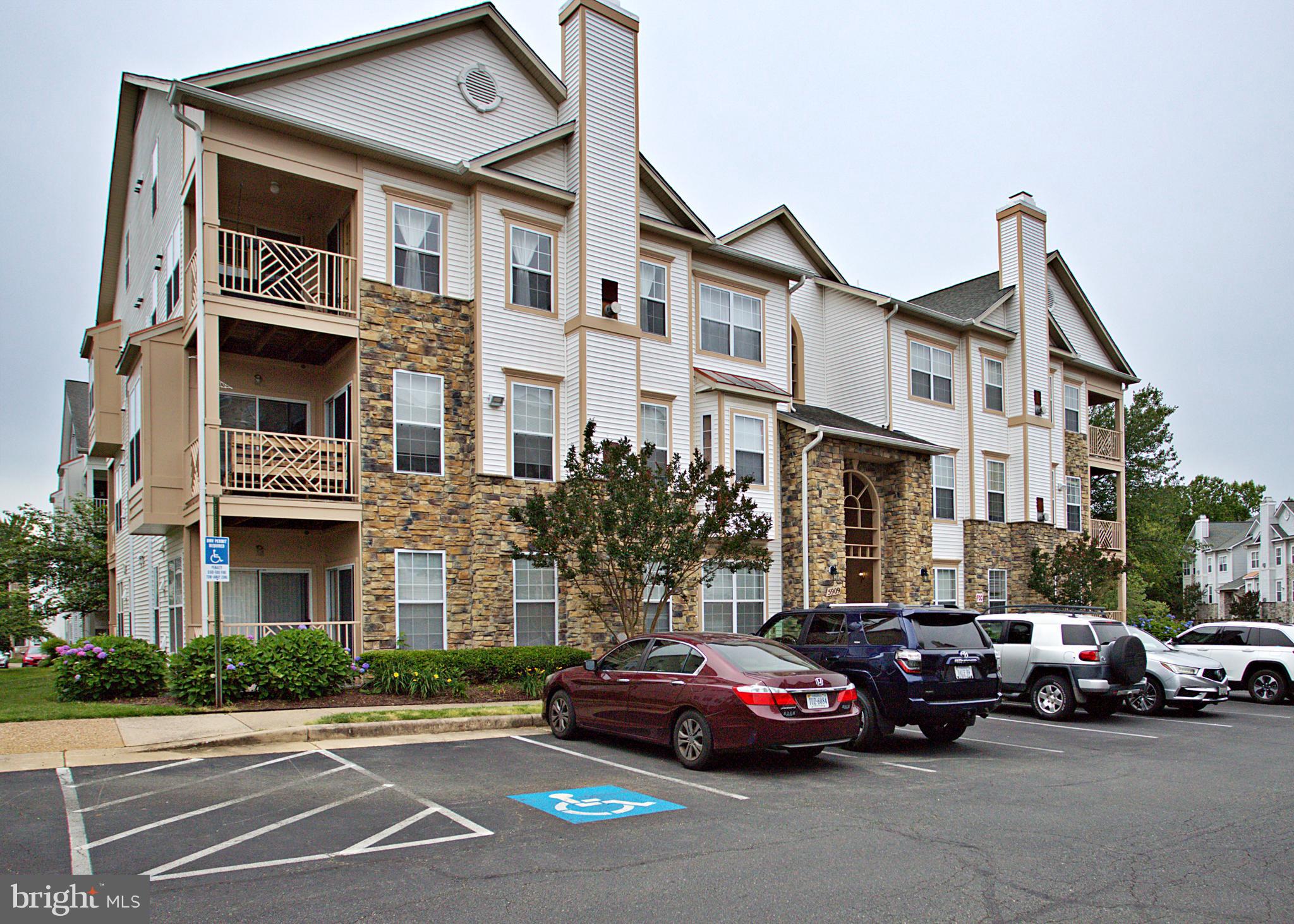 FOUNDERS WALK - Residential