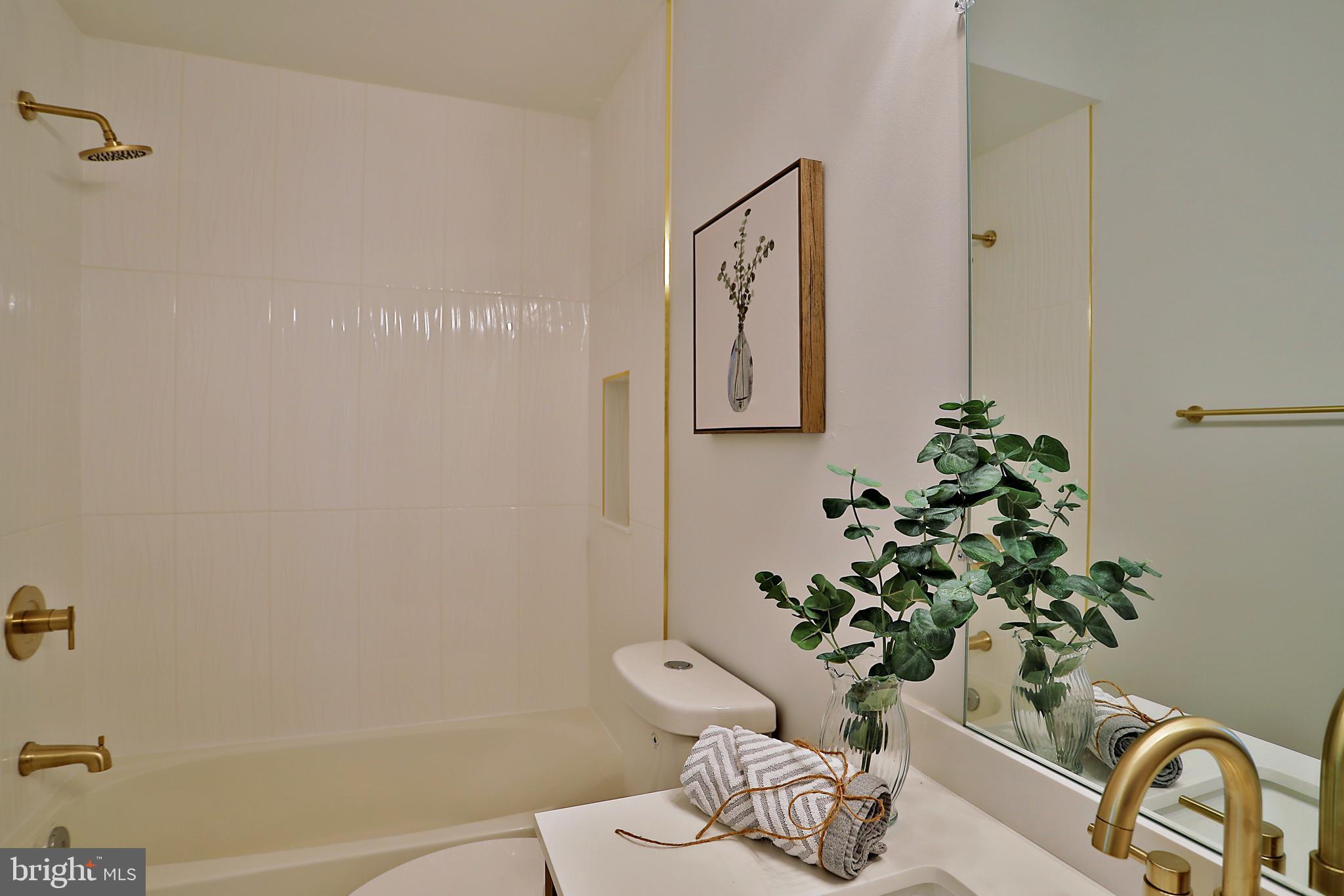 FOUNDERS WALK - Residential