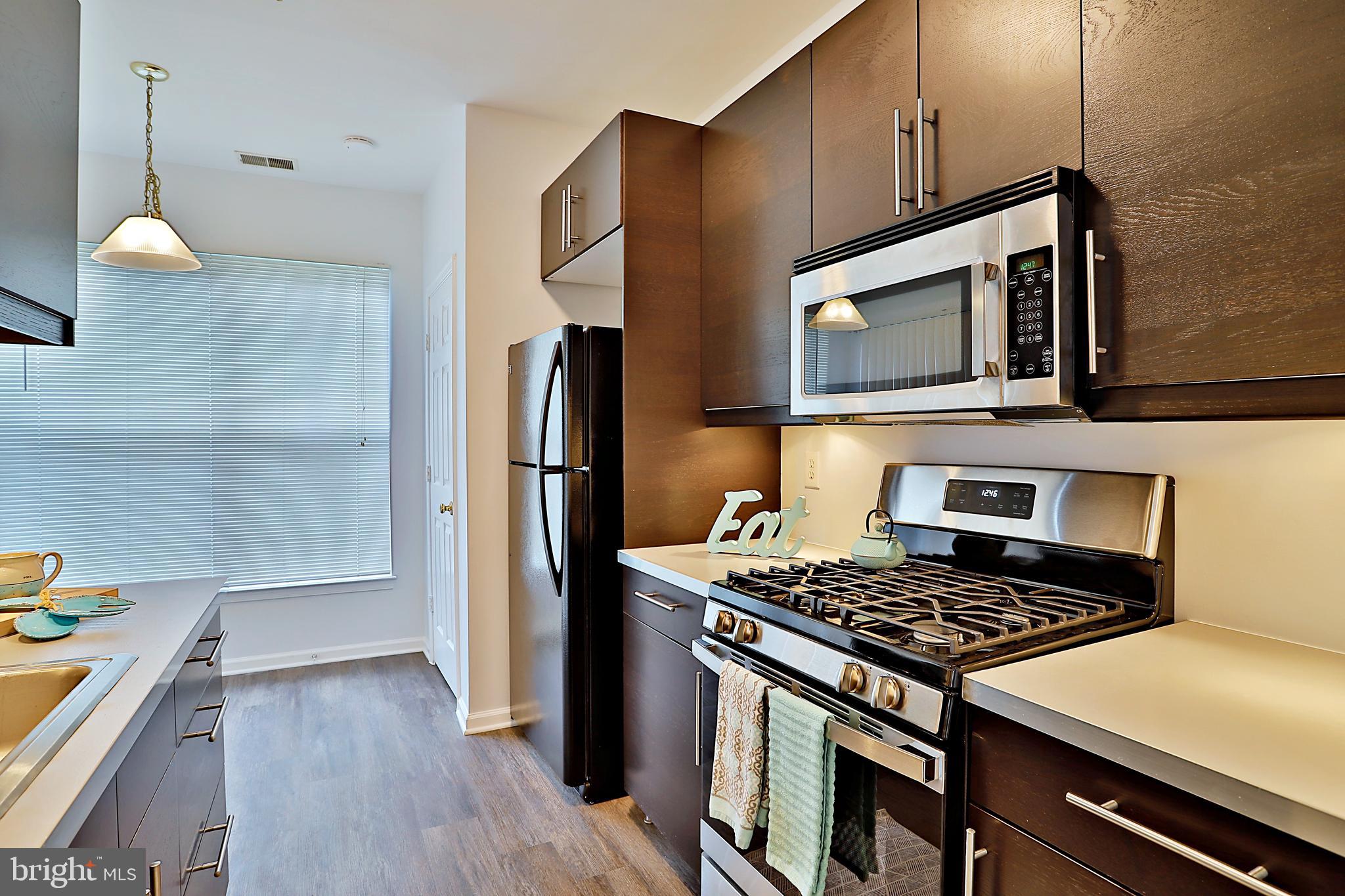 FOUNDERS WALK - Residential