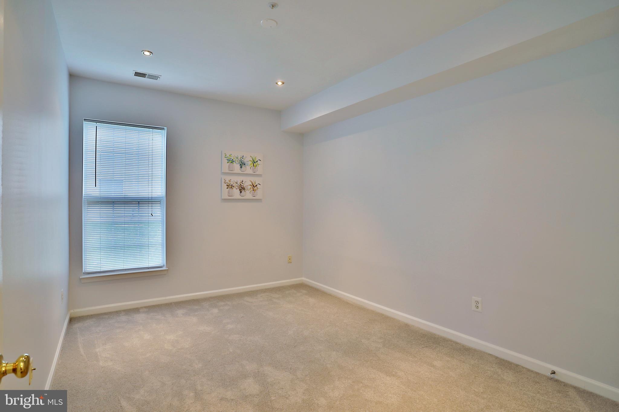 FOUNDERS WALK - Residential