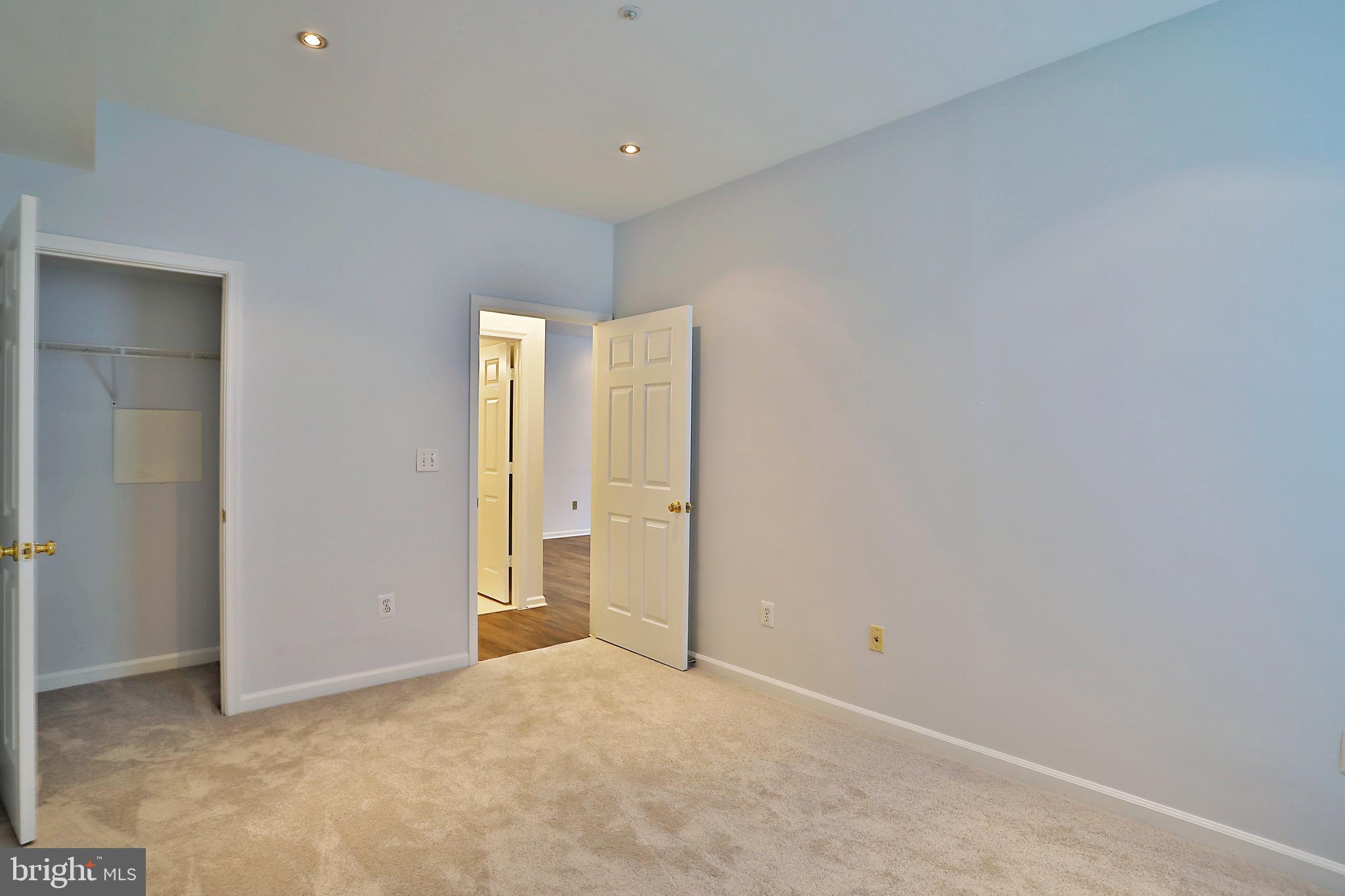 FOUNDERS WALK - Residential