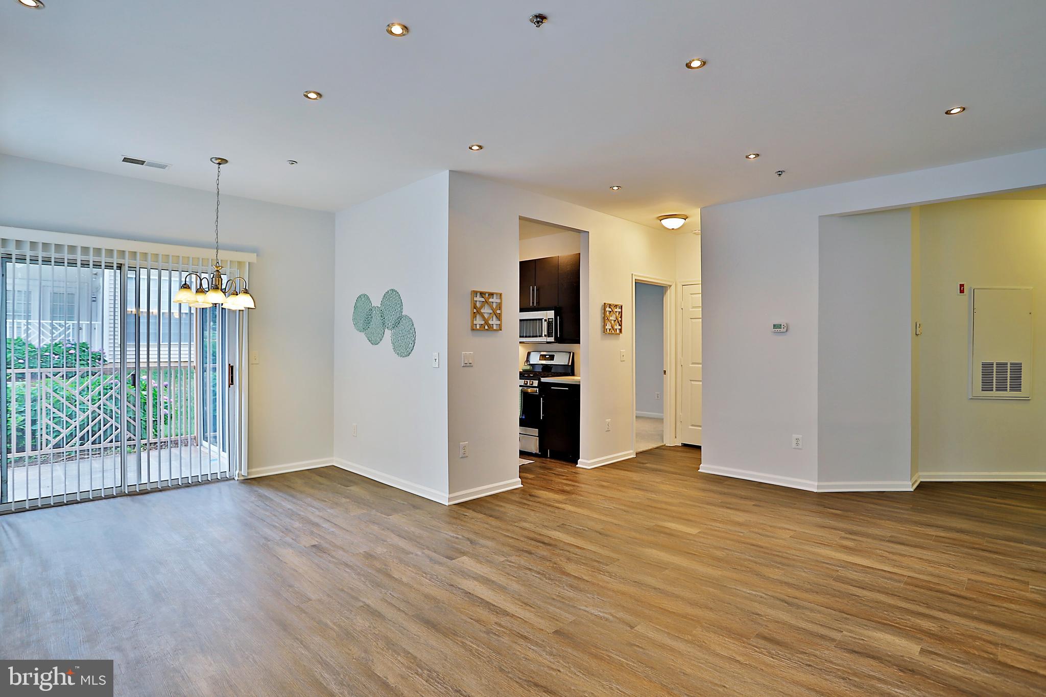 FOUNDERS WALK - Residential