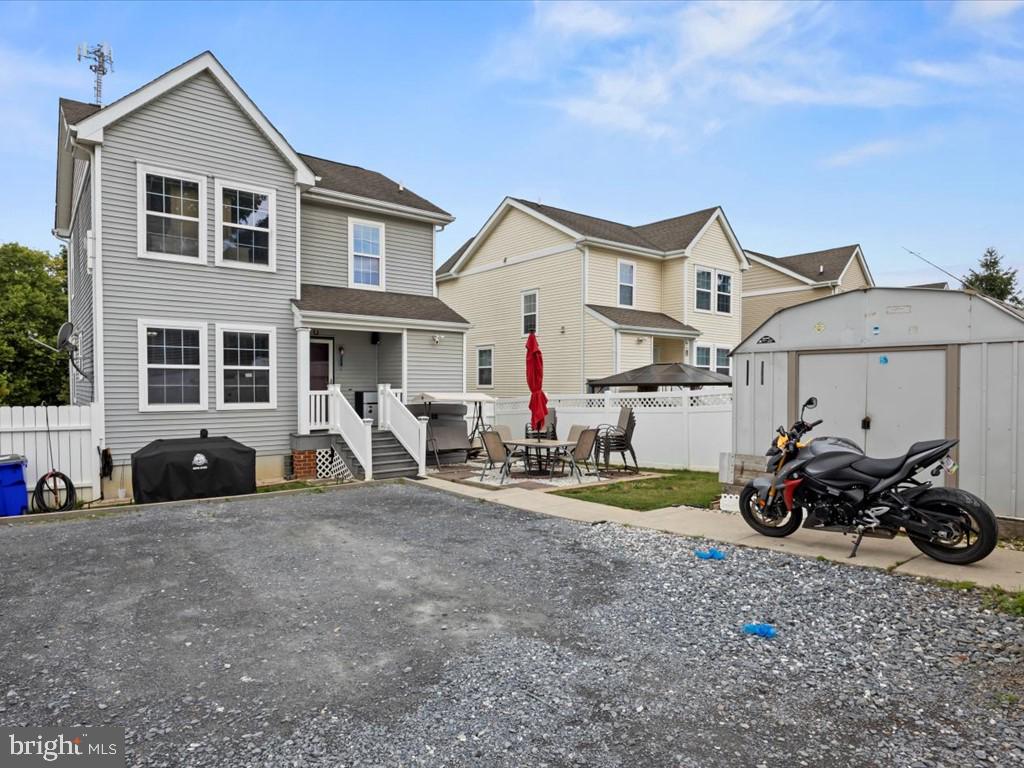 GATEWAY CROSSING - Residential