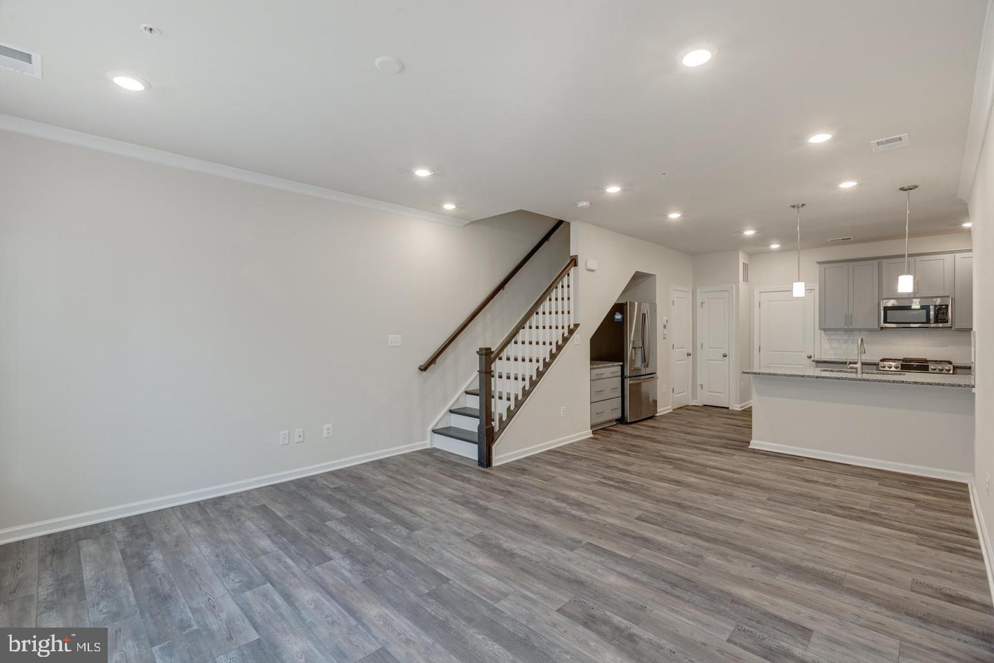 METRO WALK AT MOOREFIELD STATION - Residential Lease