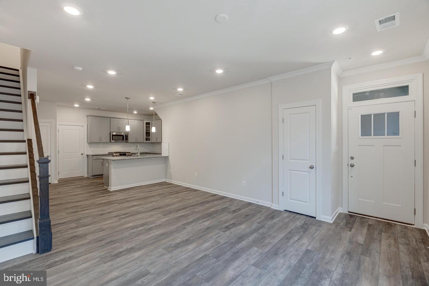 METRO WALK AT MOOREFIELD STATION - Residential Lease