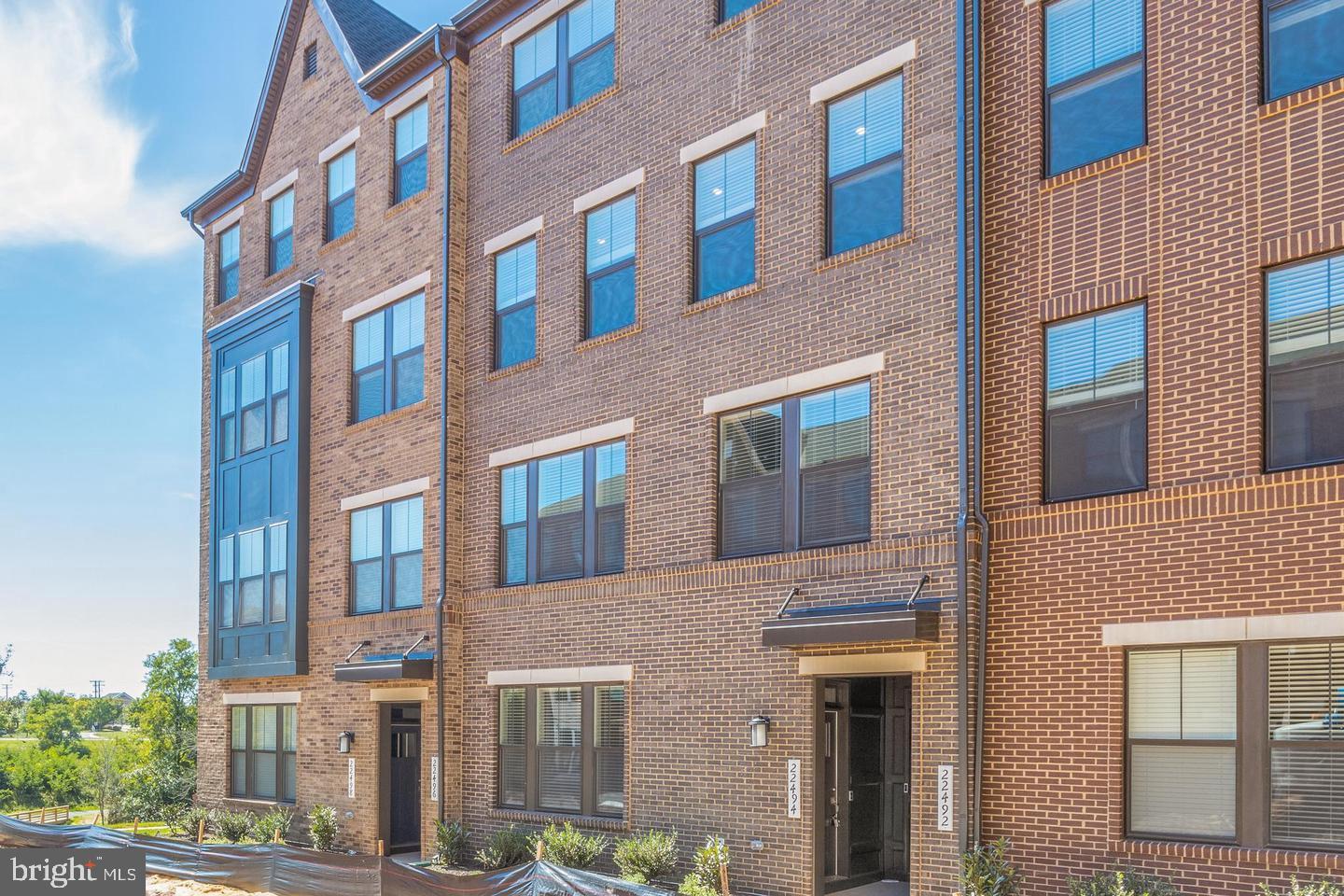 METRO WALK AT MOOREFIELD STATION - Residential Lease