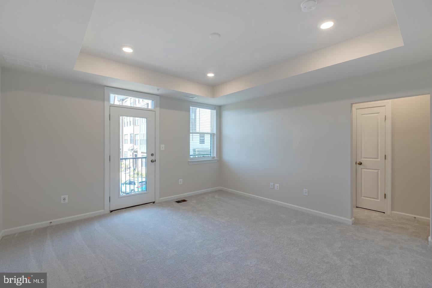 METRO WALK AT MOOREFIELD STATION - Residential Lease